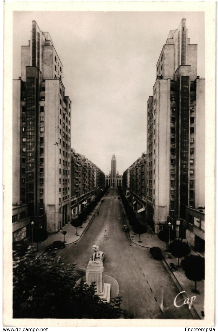 CPA   Carte Postale  France Villeurbanne Les Gratte-Ciel  Avenue Barbebusse    VM107592