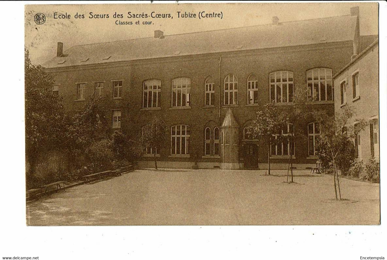 CPA-cartes Postale Belgique Tubize- Ecole des Sœurs des Sacrés Cœurs -Classes et Cour  VM22902