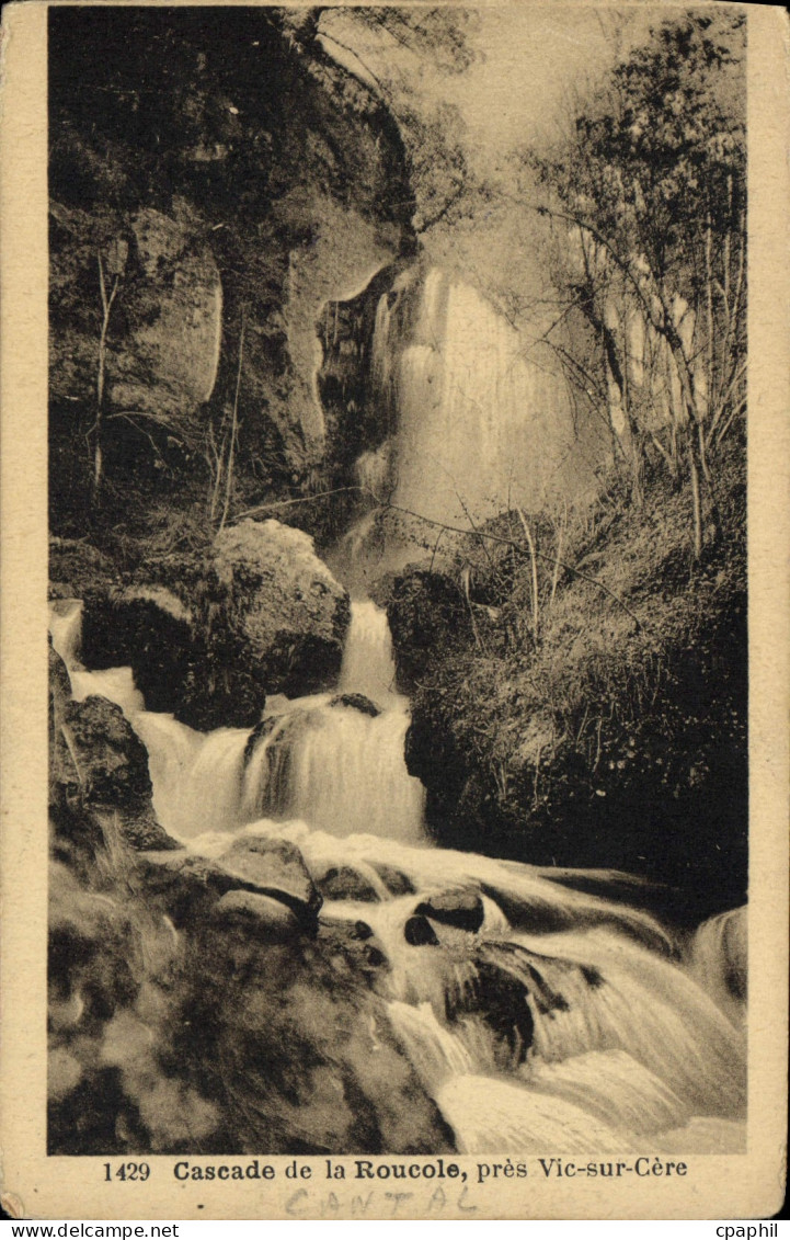 CPA Cascade de la Roucole pres Vic sur Cere