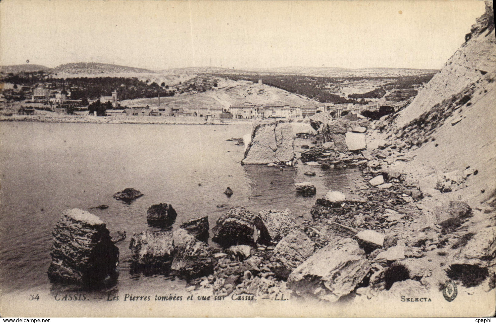 CPA Cassis Les Pierres tombees et vue sur Cassis