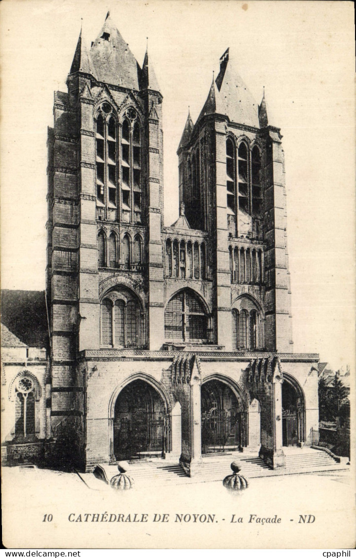 CPA Cathedrale de Noyon La Facade