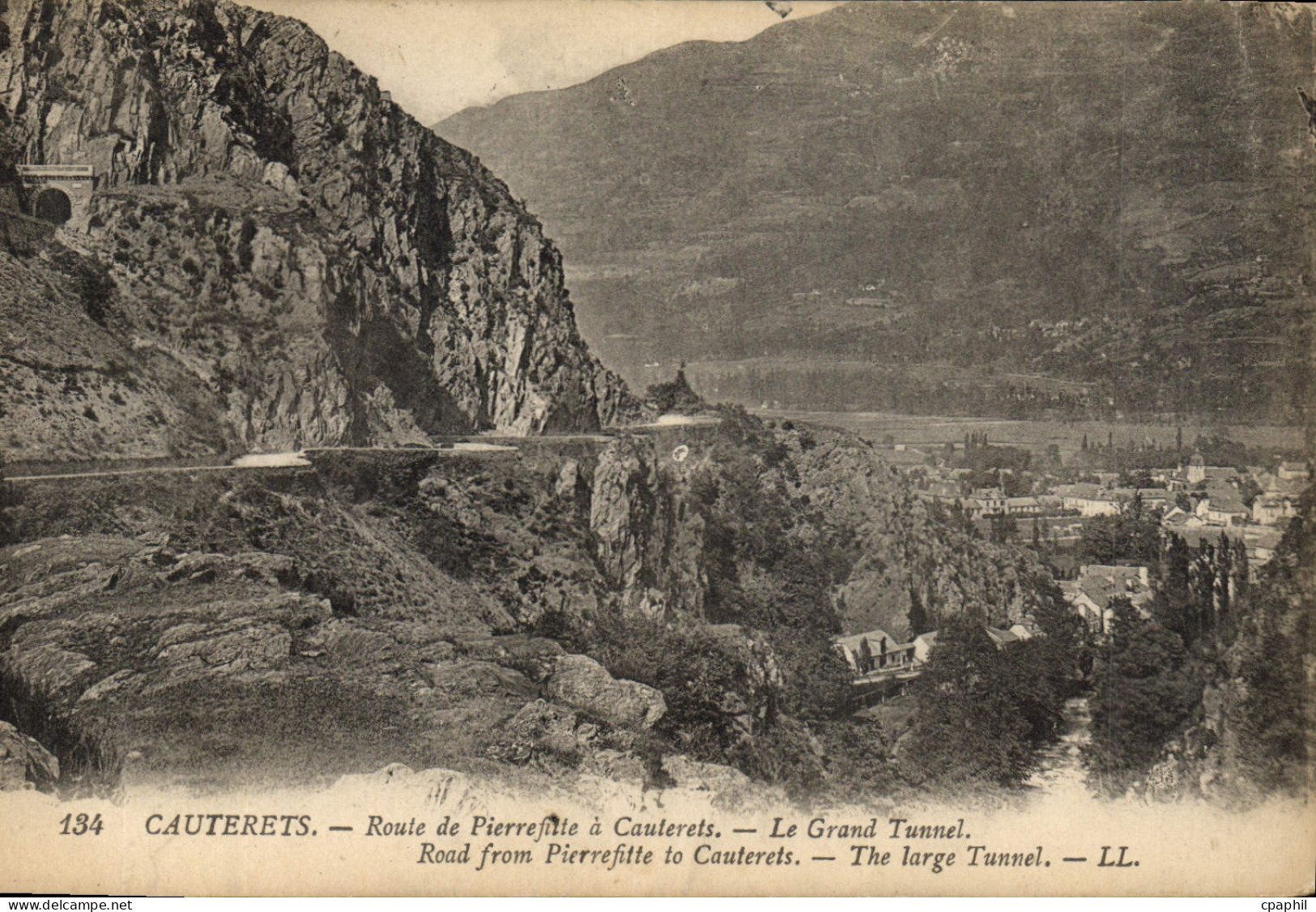 CPA Cauterets Route de Pierrefitte a Cauterets le Grand Tunnel