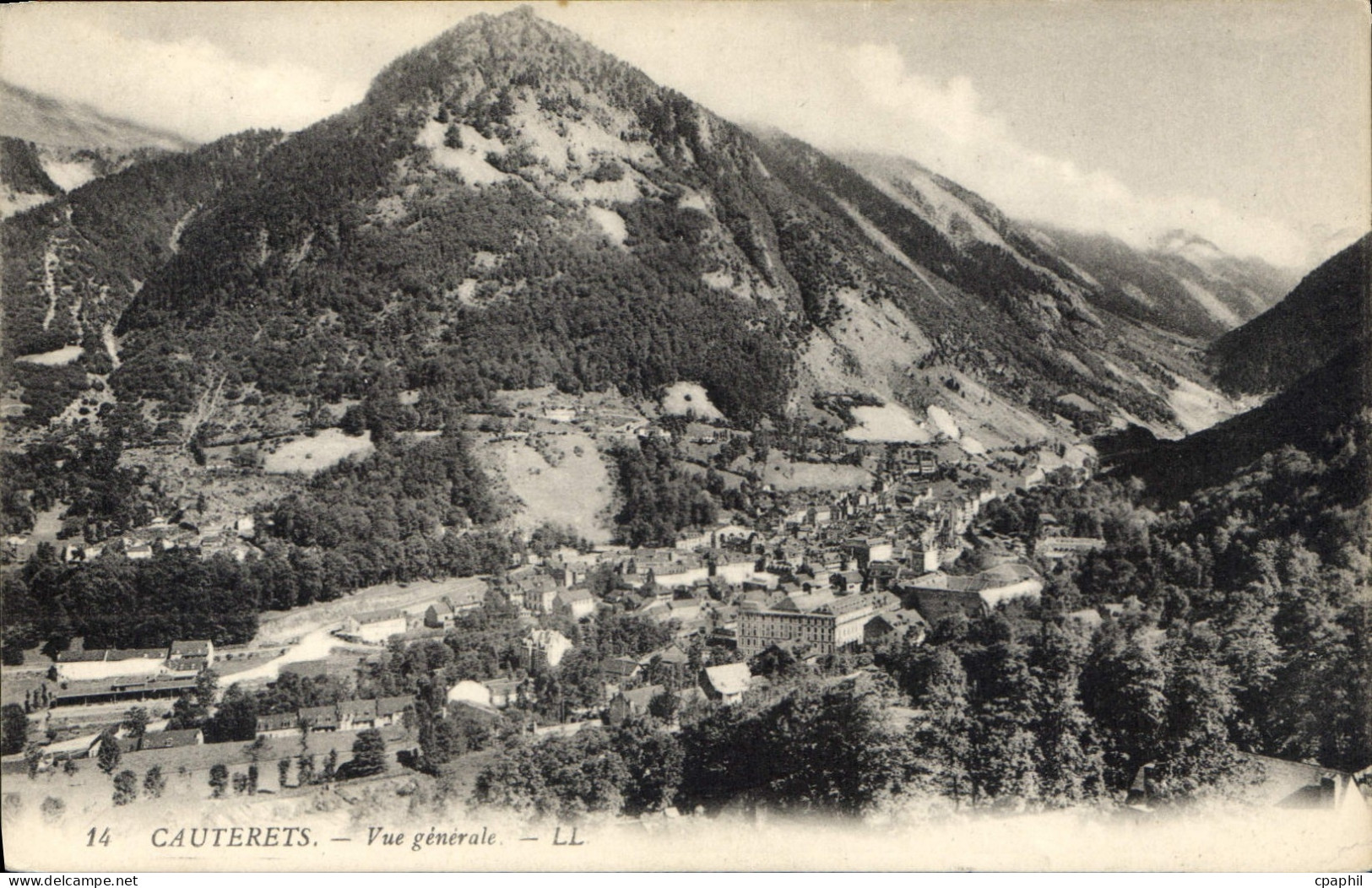 CPA Cauterets Vue generale