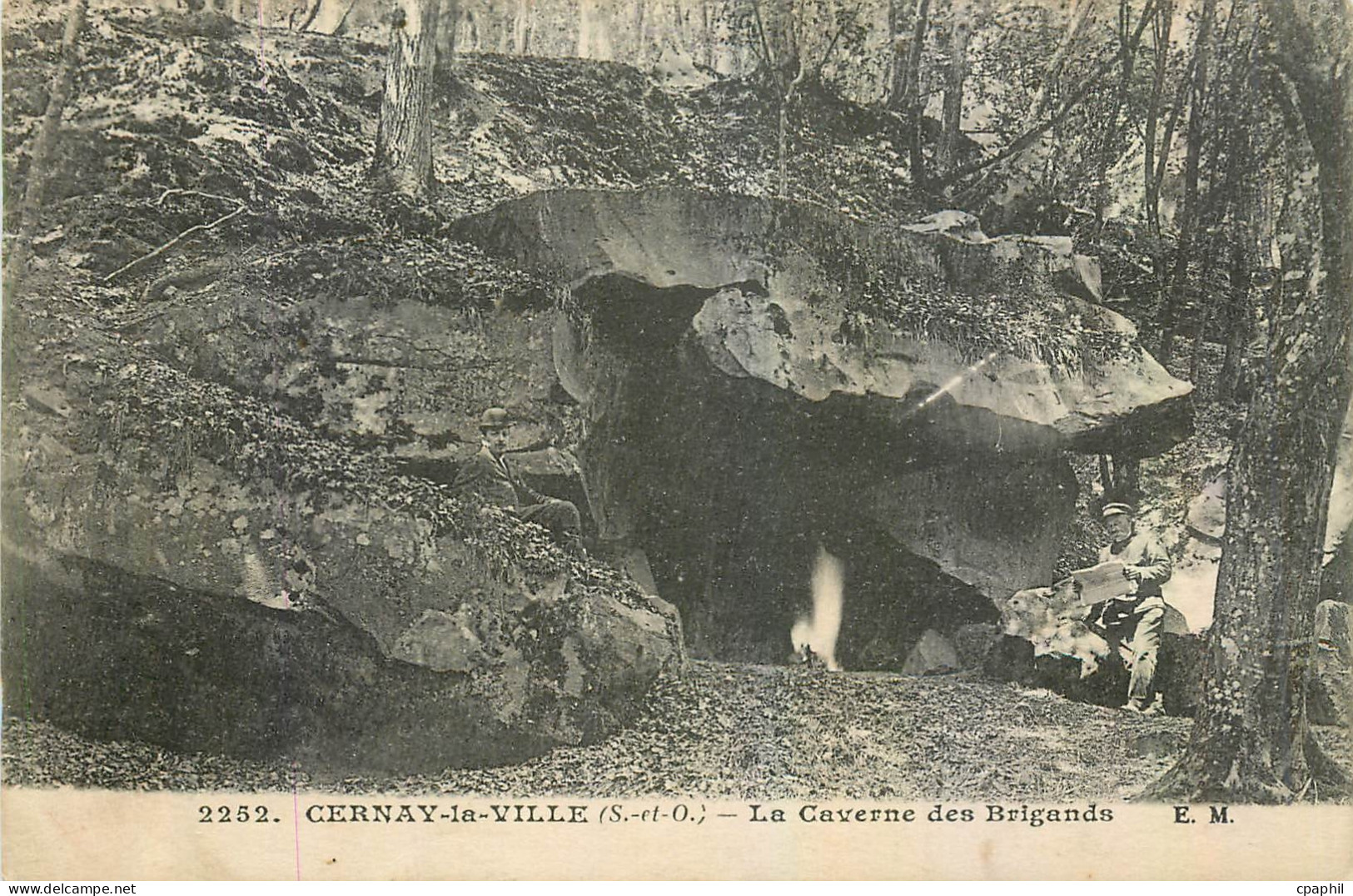 CPA Cernay la Ville S et O La Caverne des Brigands
