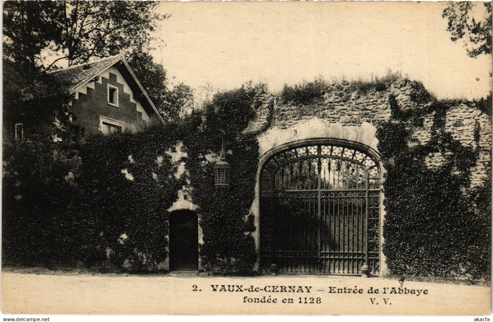 CPA CERNAY-la-VILLE Vaux de Cernay - Entree de l'Abbaye (1385958)