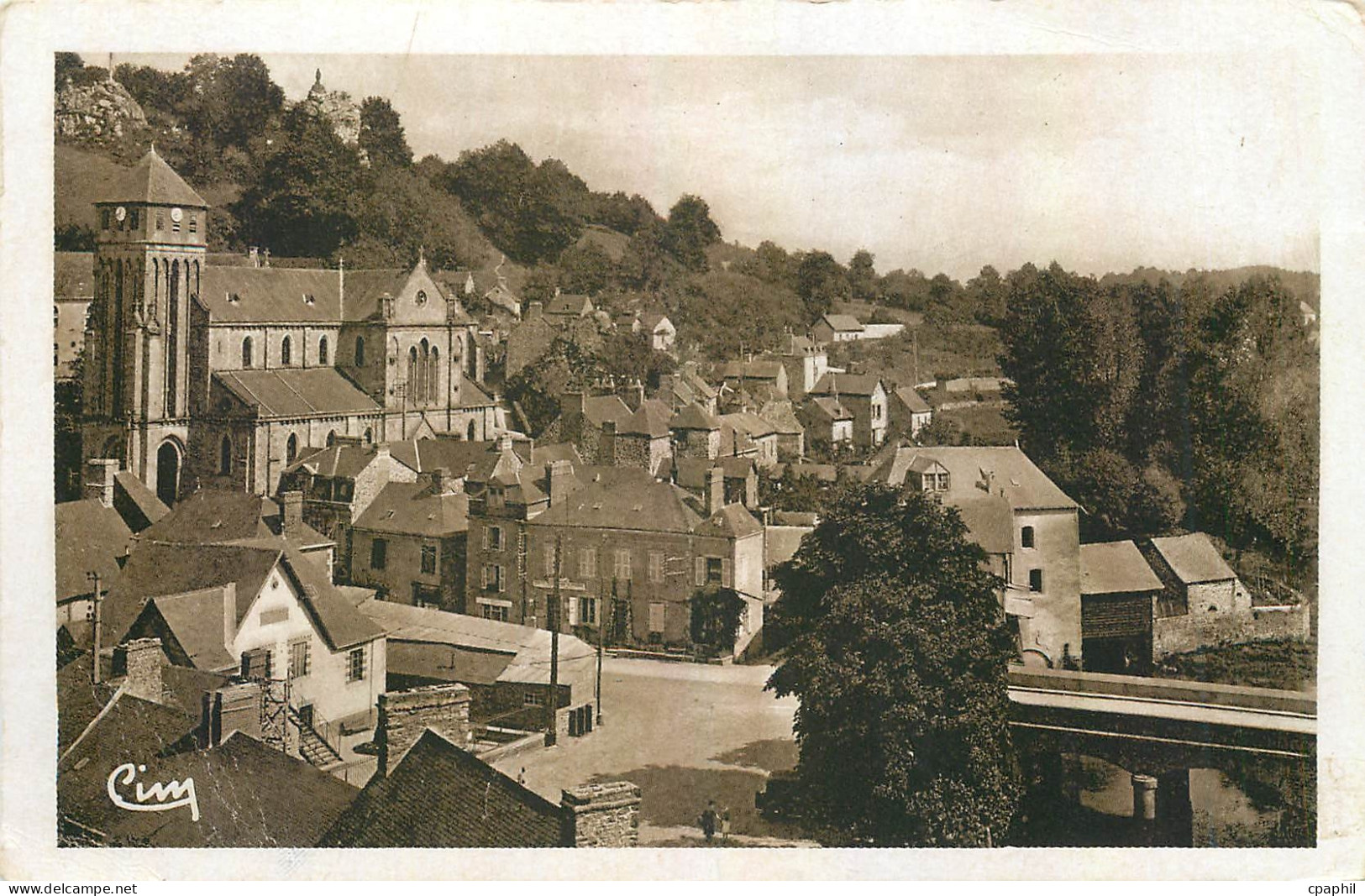 CPA Chailland Mayenne Eglise Place de la Mairie