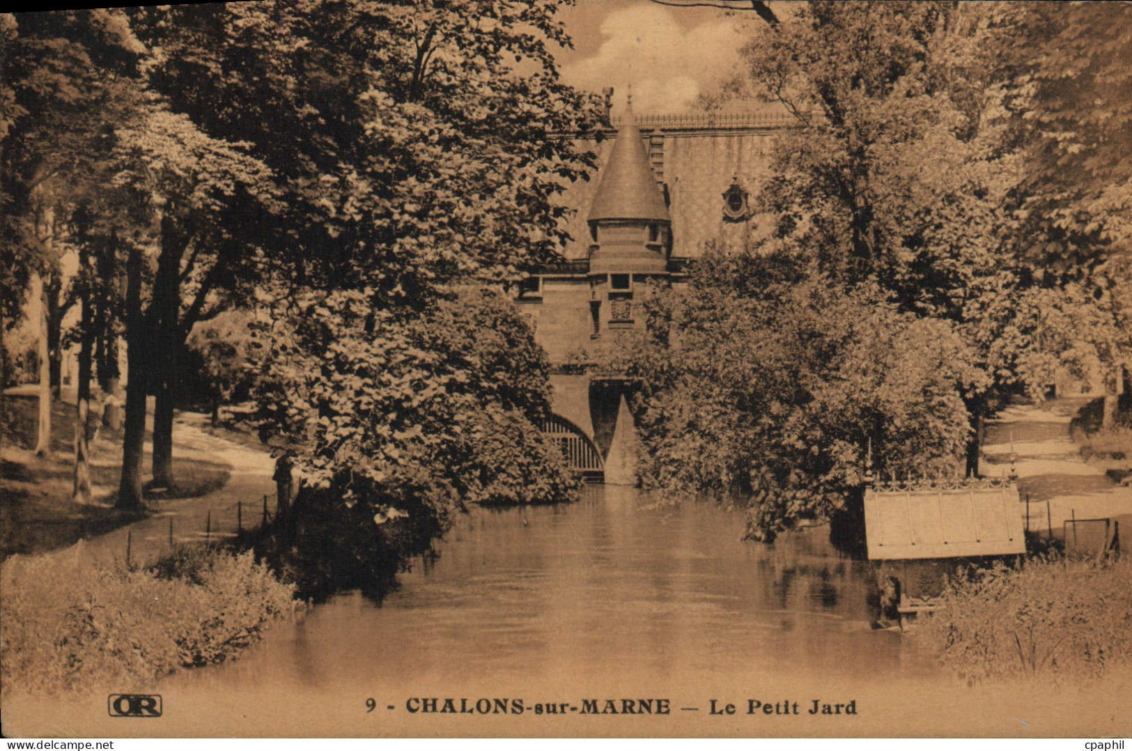 CPA Chalons Sur Marne Le Petit Jard