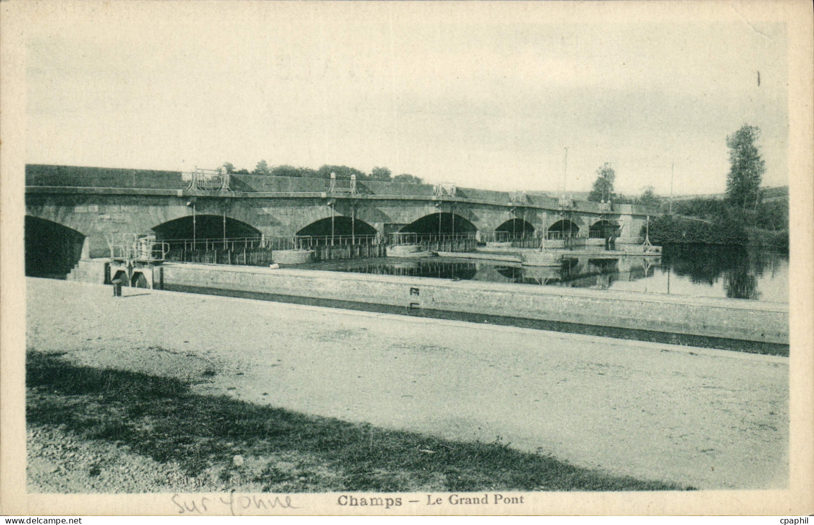 CPA Champs Le Grand Pont