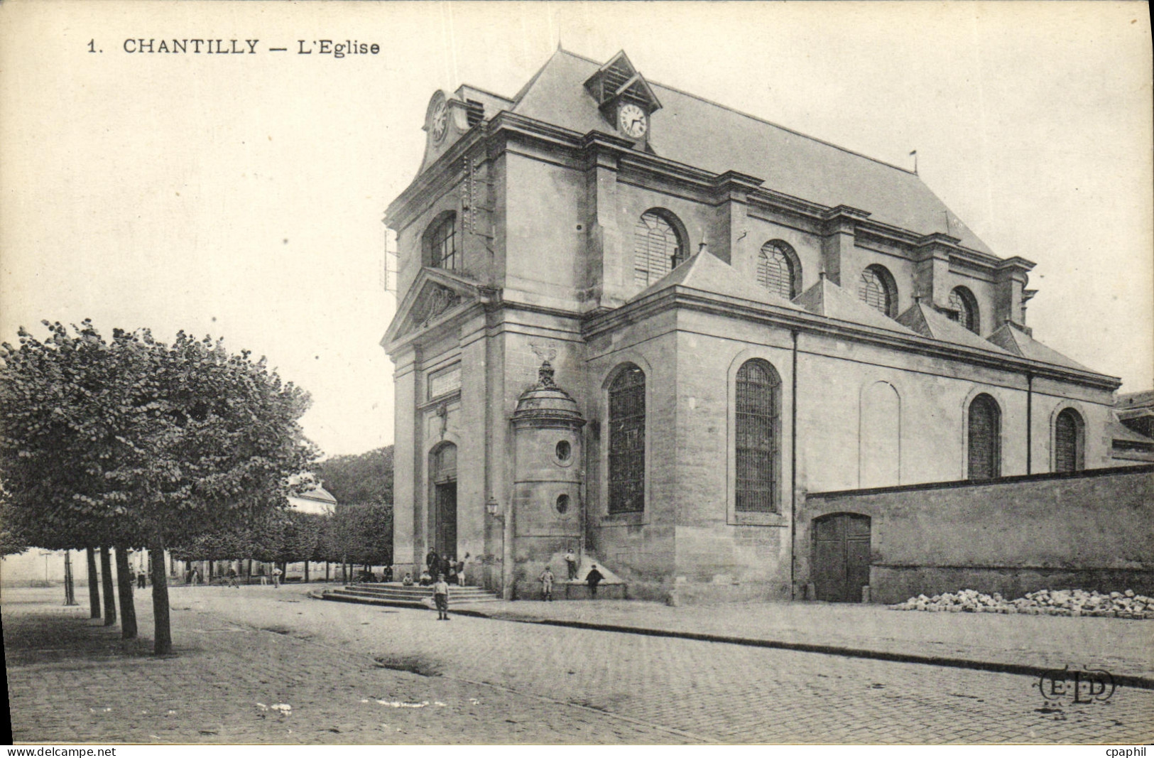CPA Chantilly L Eglise
