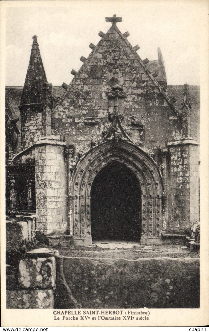 CPA Chapelle Saint Herbot Le Porche XV et I'Ossuaire XVI Siecle