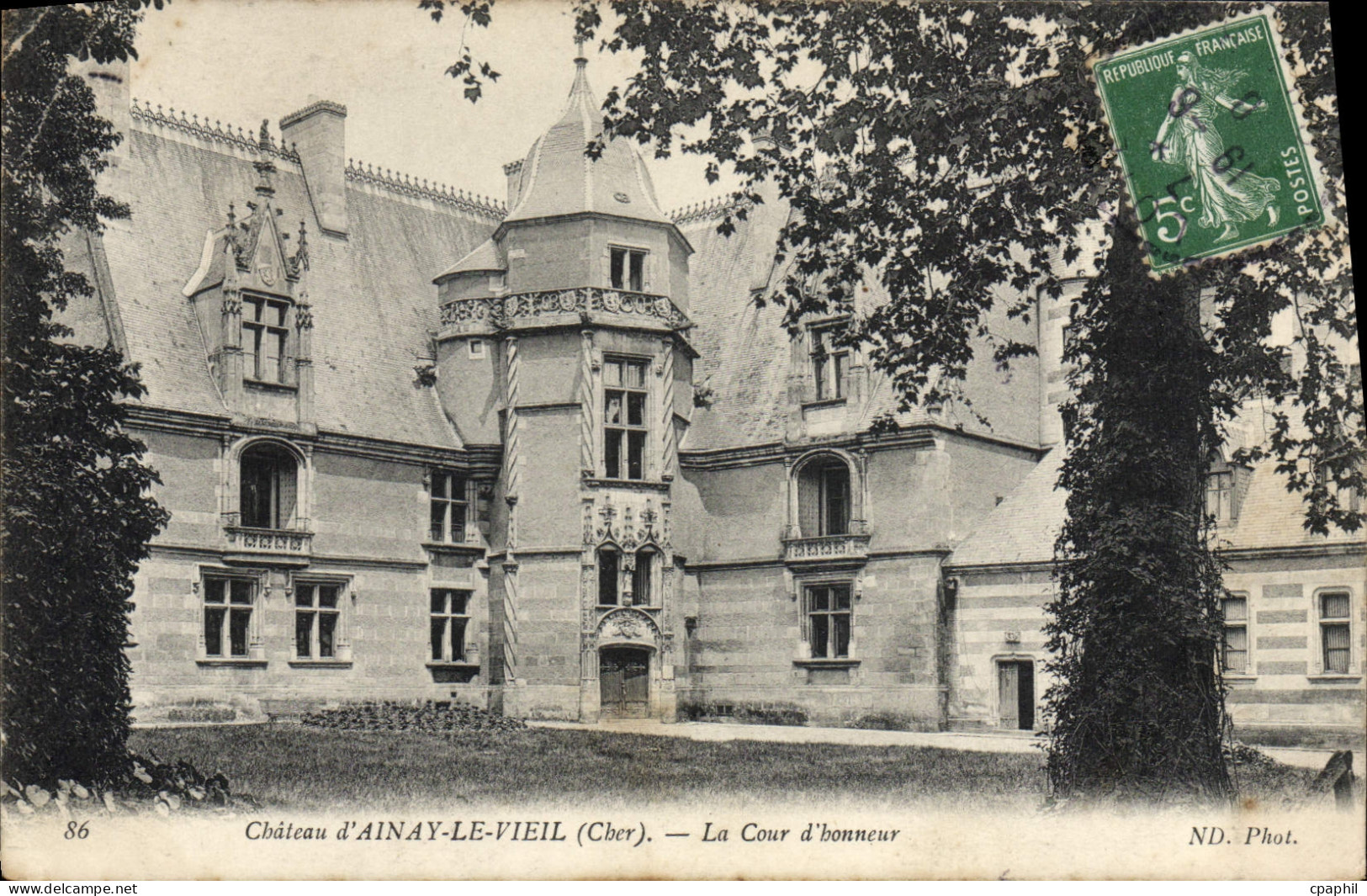 CPA Chateau D'Ainay Le Vieil La Cour D'honneur