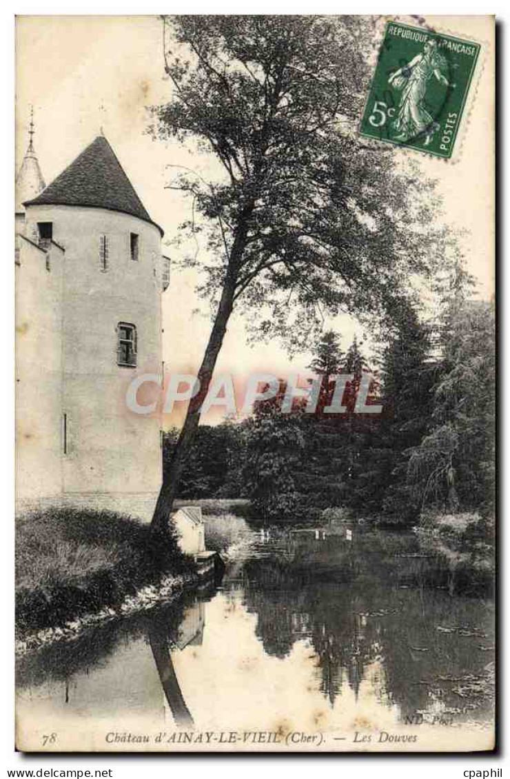 CPA Chateau d'Ainay Le Vieil Les Douves