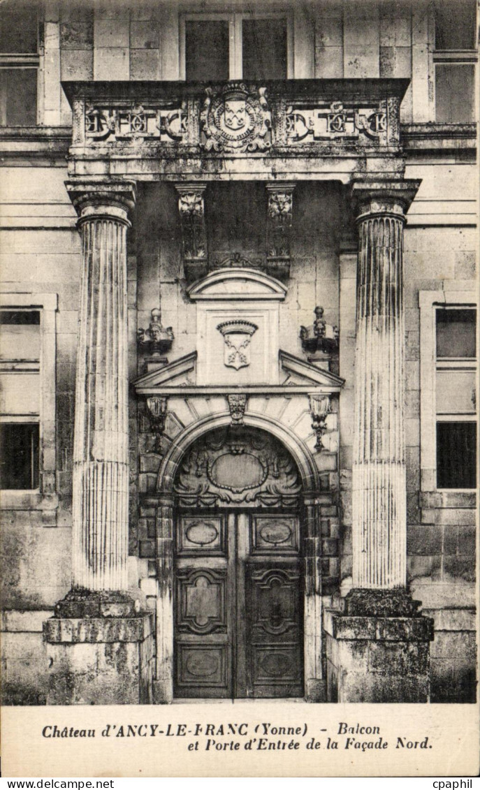 CPA Chateau d Ancy le Franc Baicon et Porte d Entree de la Facade Nord