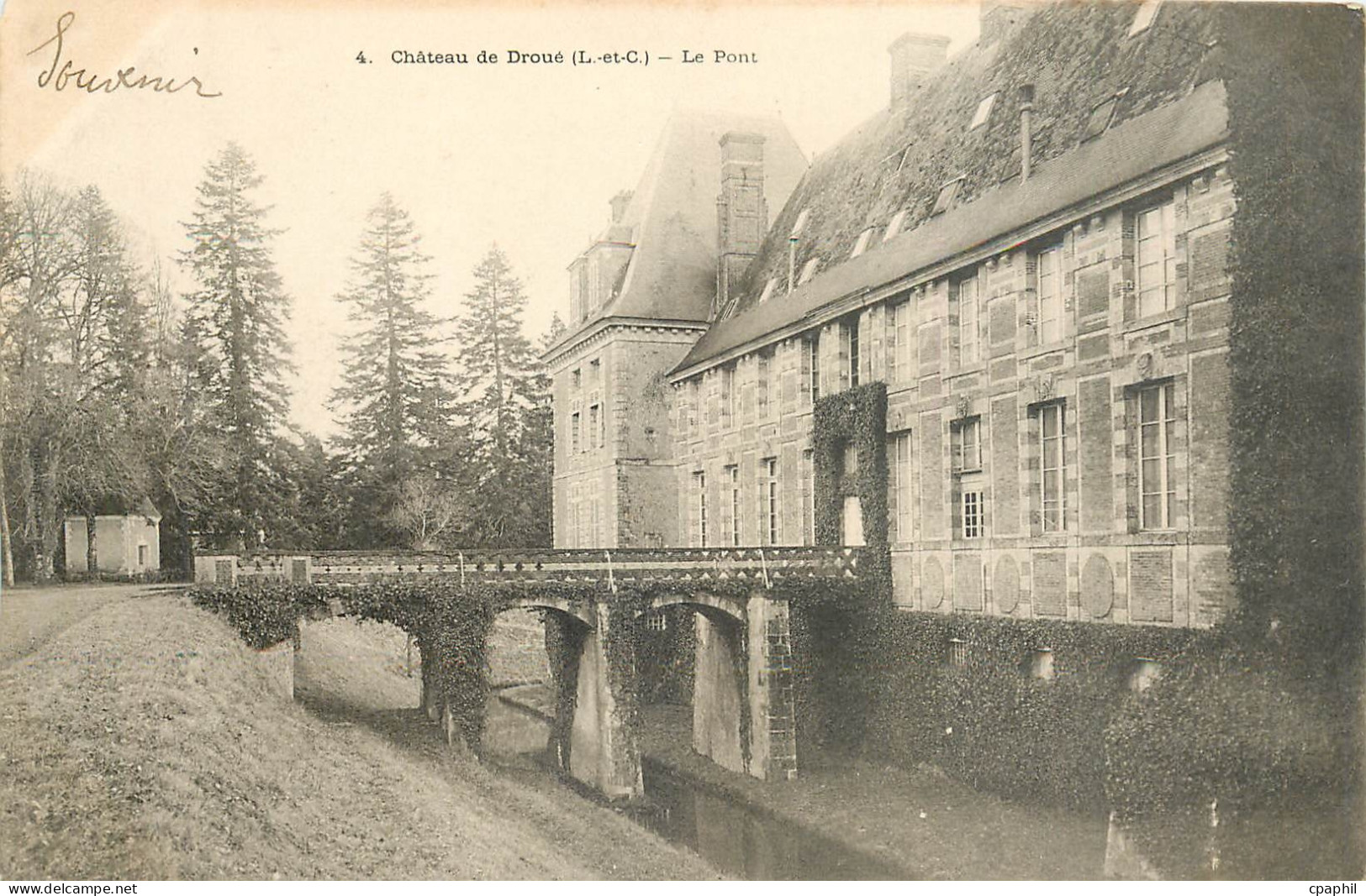 CPA Chateau de Droue L et C Le Pont