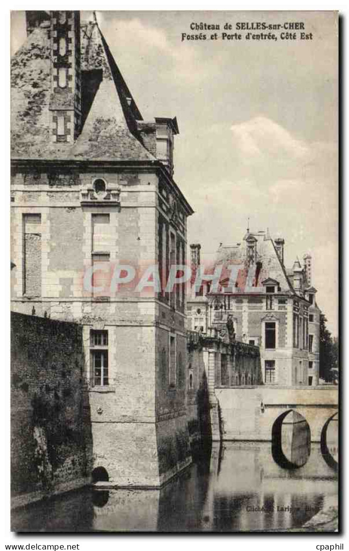 CPA Chateau de Selles sur Cher Fosses et porte d'entree Cote Est