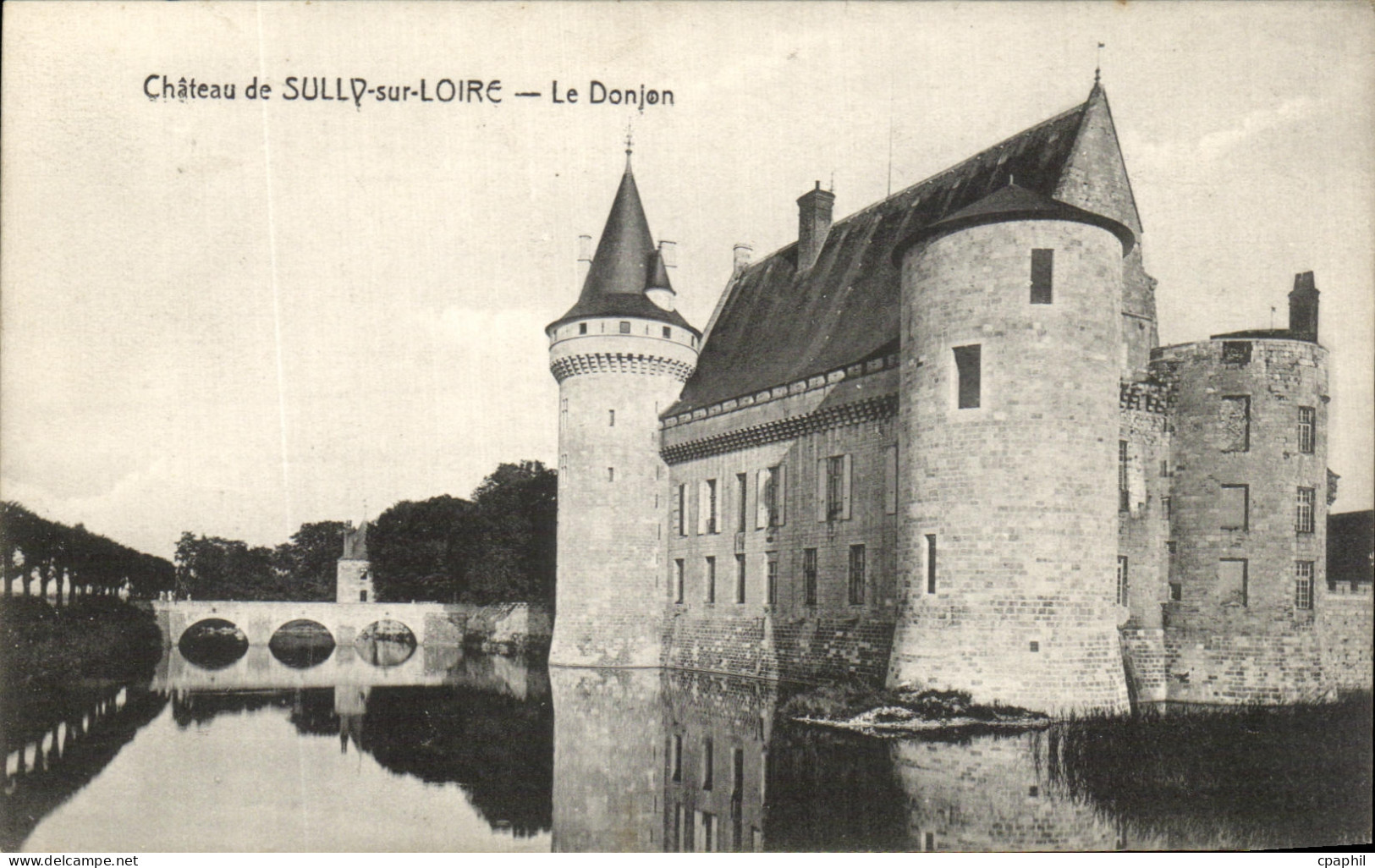 CPA Chateau de Sully sur Loire Le Donjon