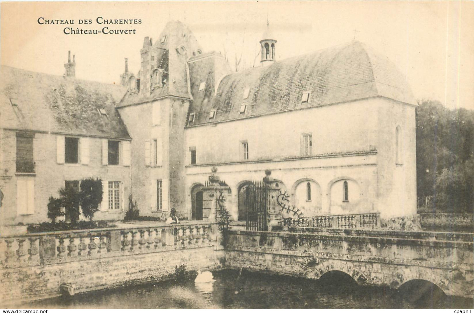 CPA Chateau des Charentes Chateau Couvert