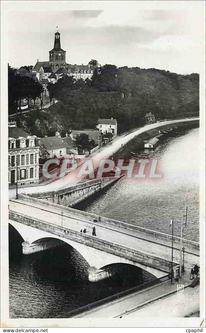 CPA Chateau Gontier Le Pont et l'Eglise St Jean