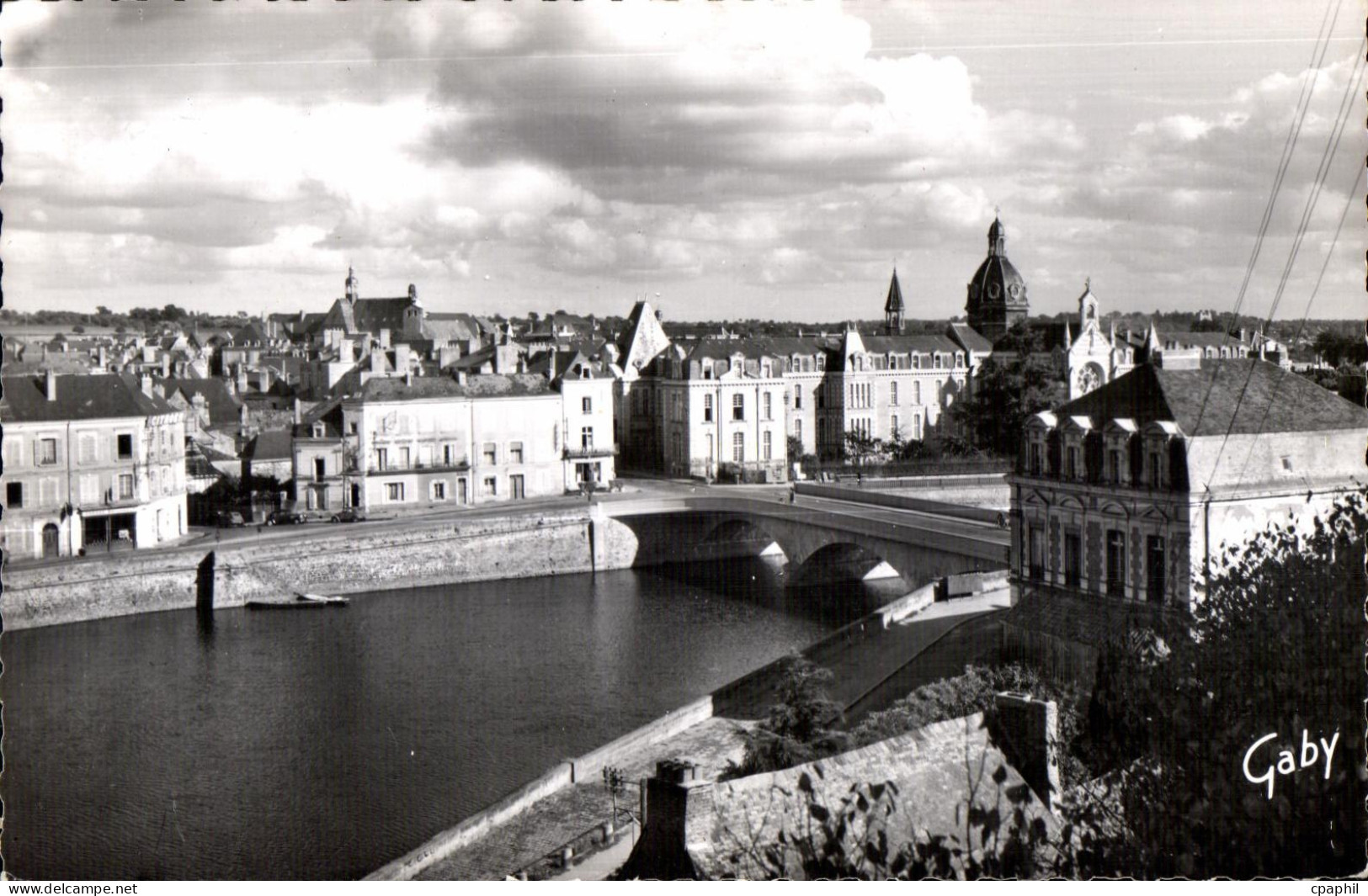 CPA Chateau Gontier Le Pont sur la Mayenne