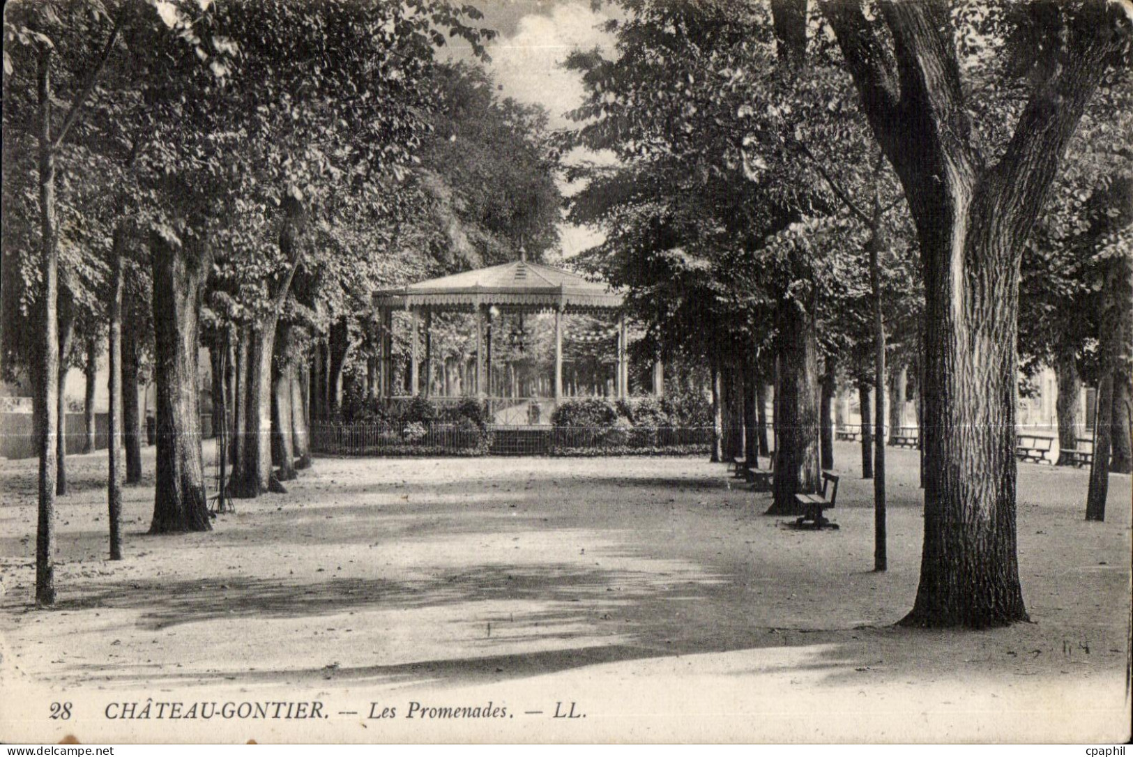 CPA Chateau Gontier Les Promenades