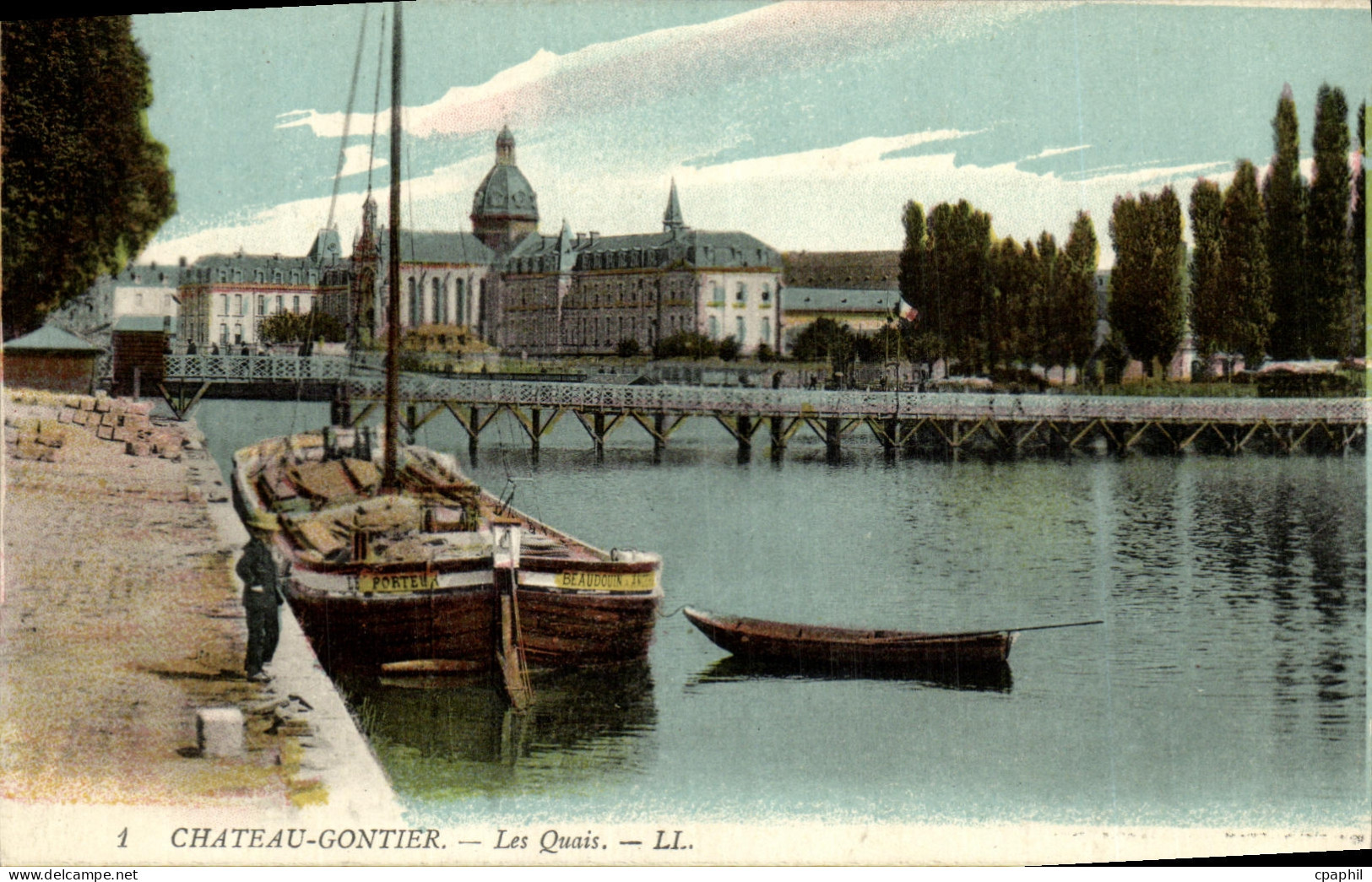 CPA Chateau Gontier Les Quais Bateau