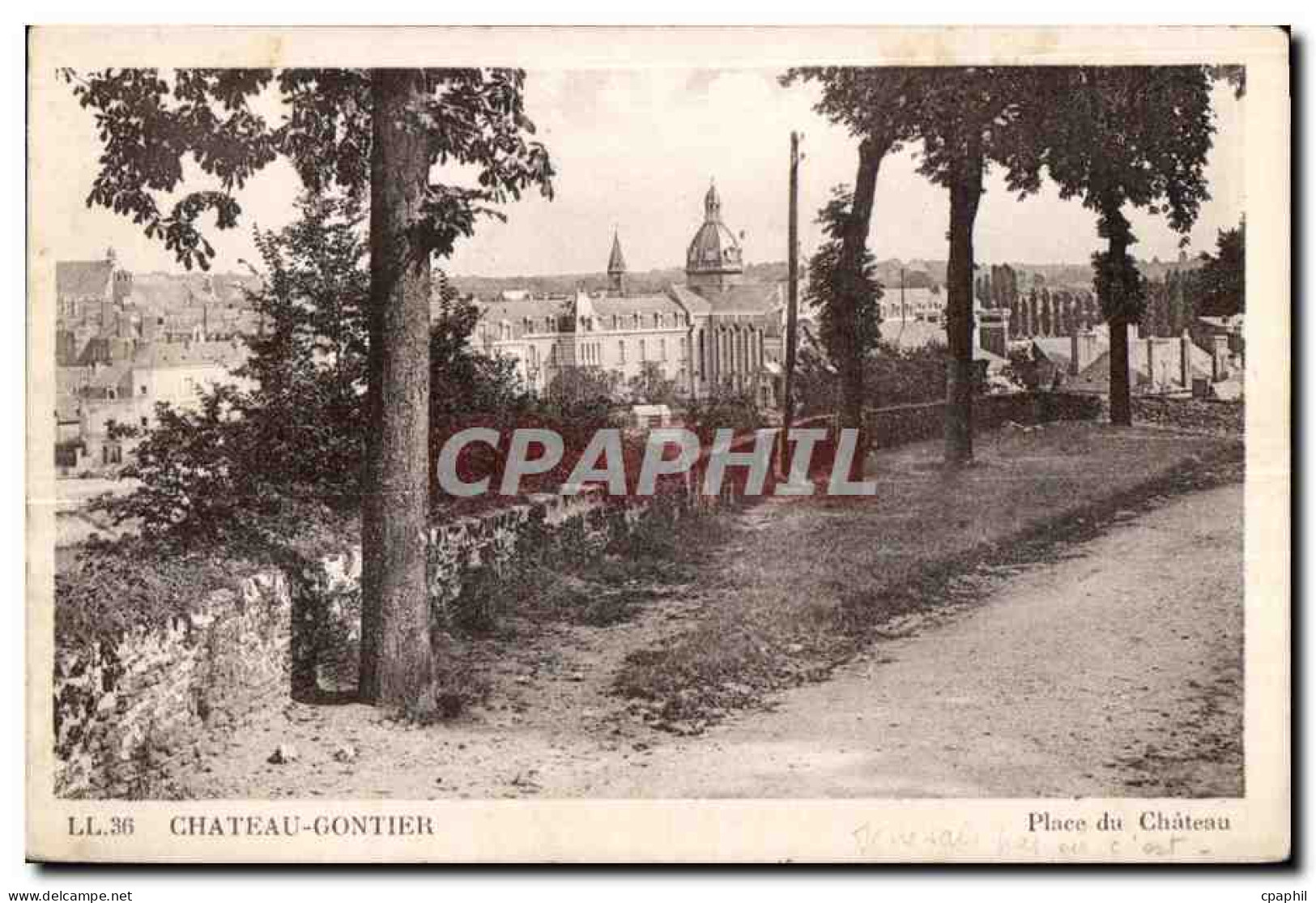 CPA Chateau Gontier Place du Chateau