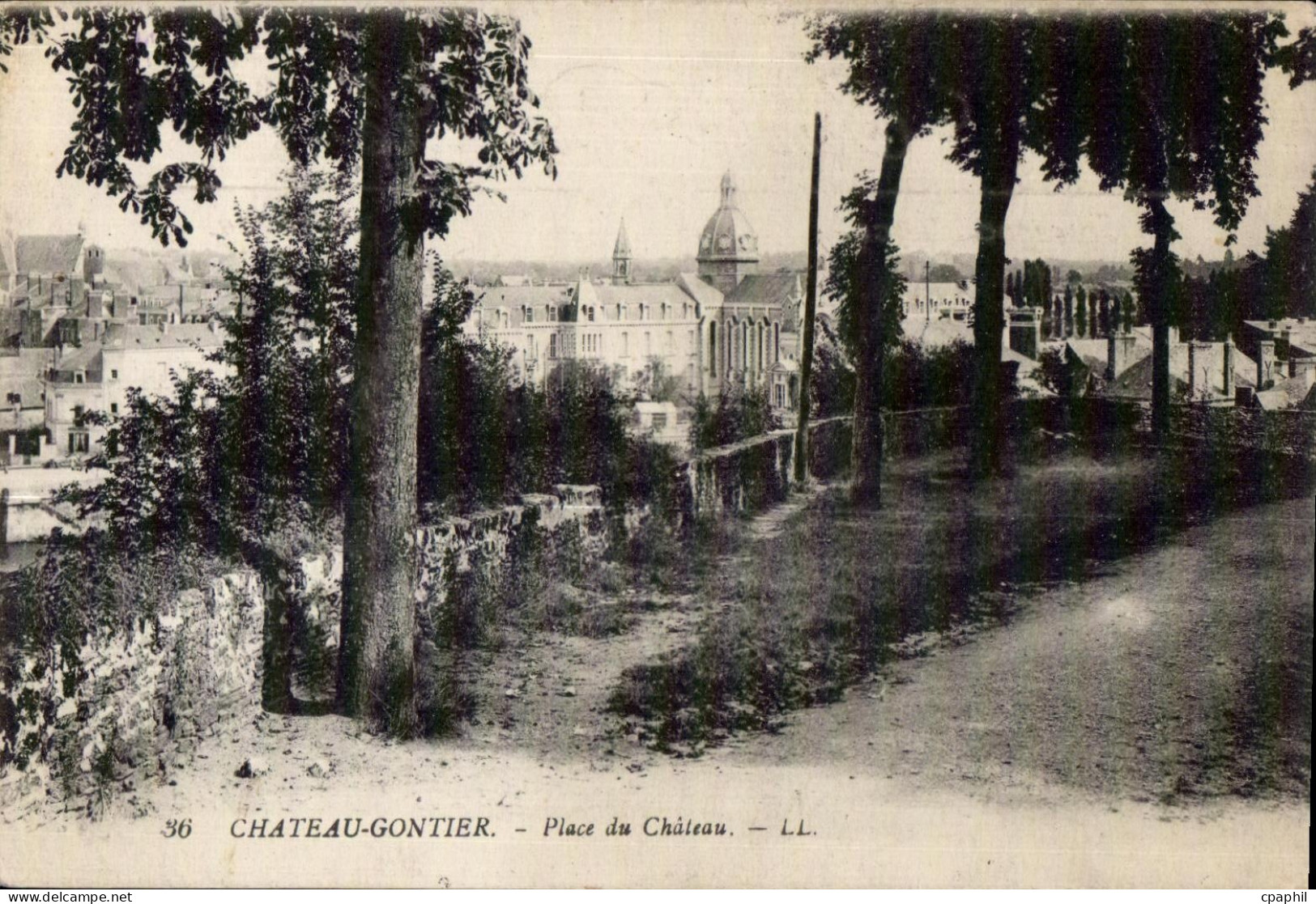 CPA Chateau Gontier Place du Chateau