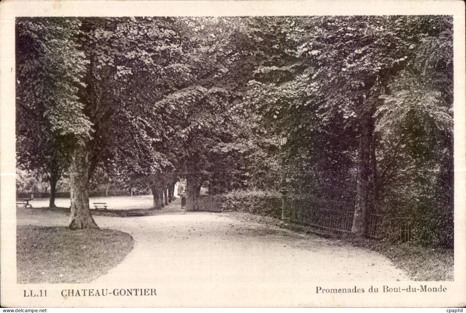 CPA Chateau Gontier Promenades du Bout du Monde