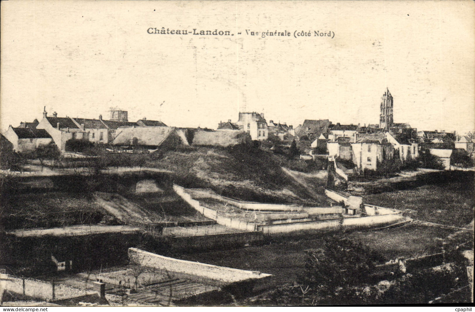 CPA Chateau Landon Vue Generale