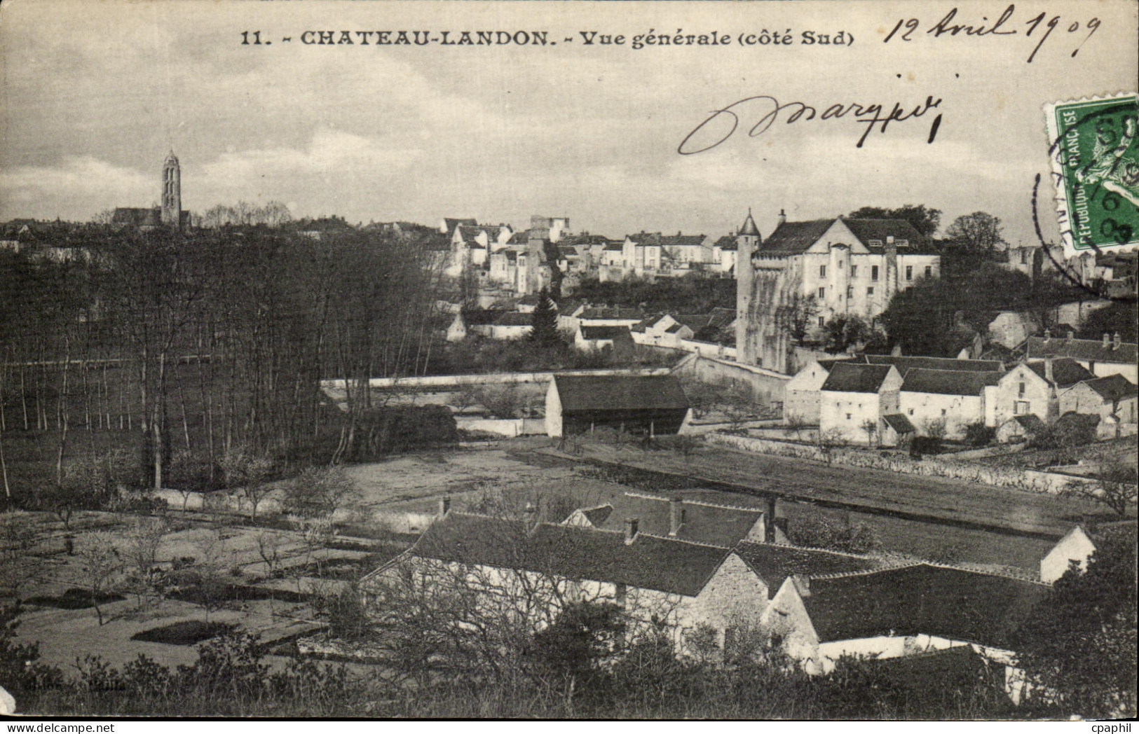 CPA Chateau Landon Vue Generale Ecote Sud