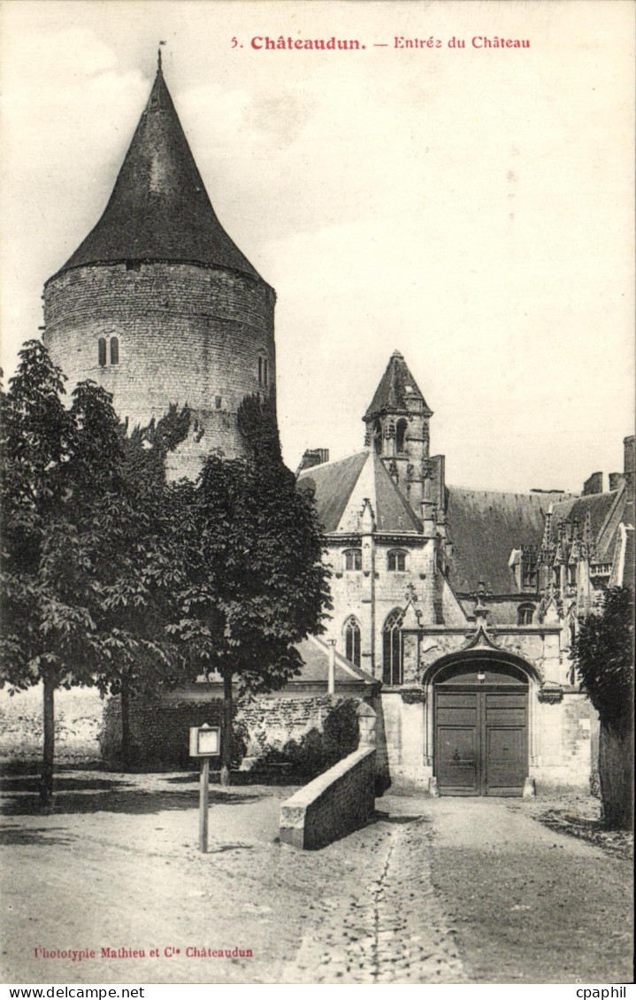 CPA Chateaudun Entree du chateau