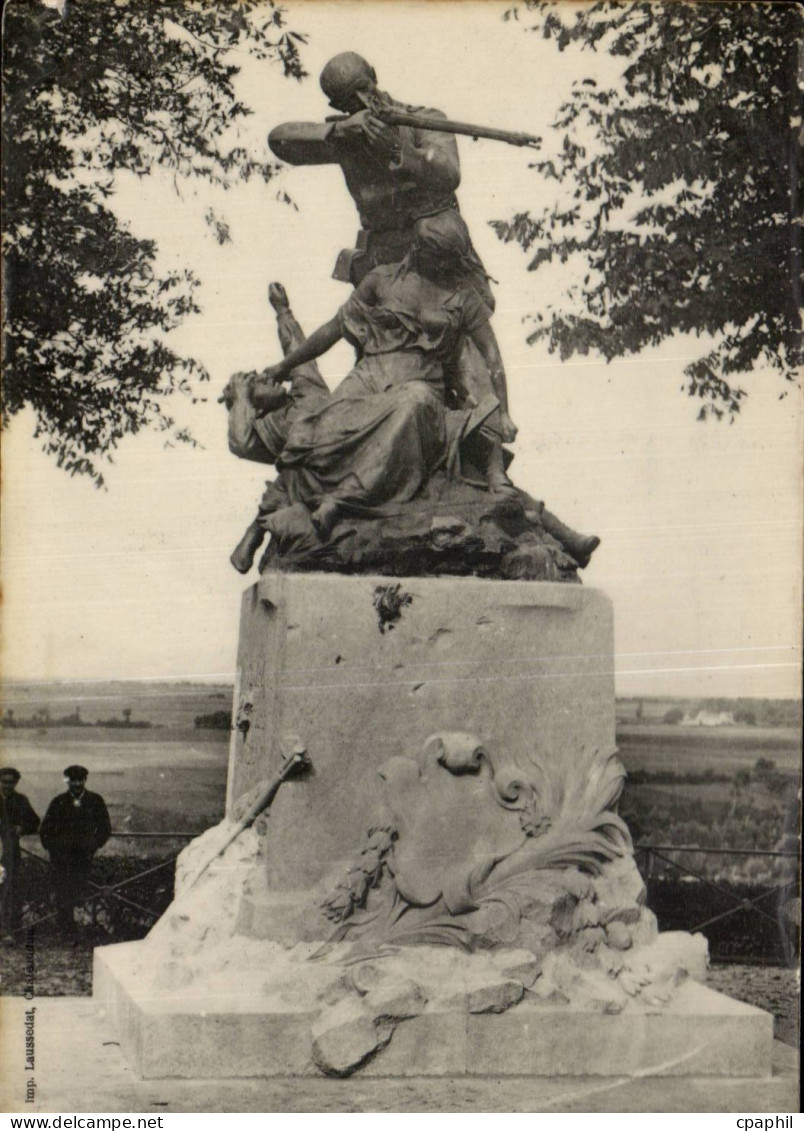 CPA Chateaudun Monument de la Defense