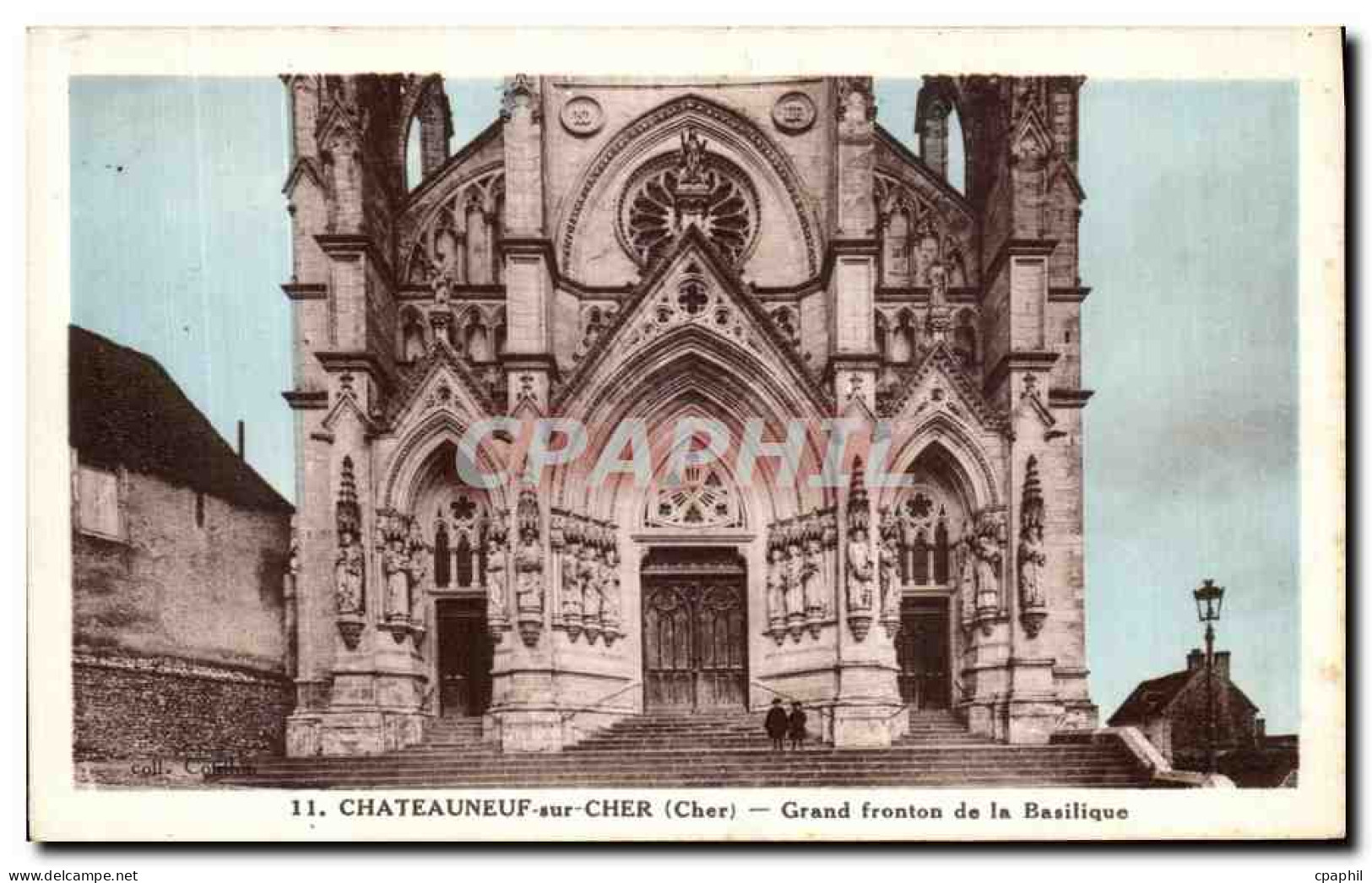 CPA Chateauneuf sur Cher Grand fronton de la Basilique