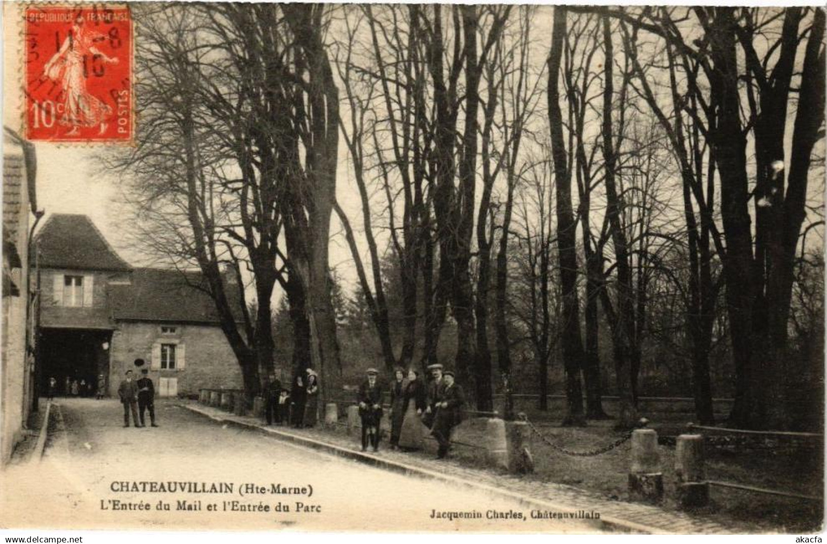 CPA Chateauvillain - L'Entree du Mail (270117)