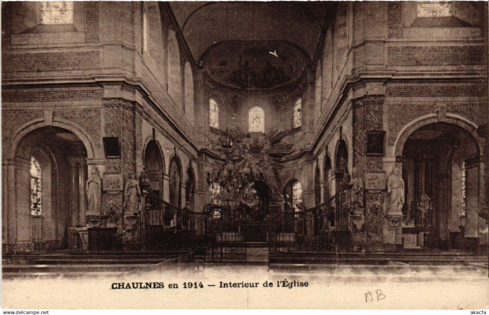 CPA CHAULNES en 1914 - Int. de l'Église (514540)