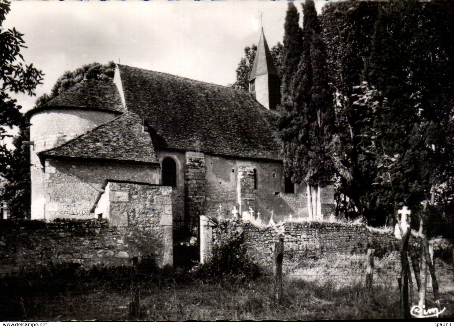 CPA Chauvigny Eglise romane de St Pierre Les Eglises