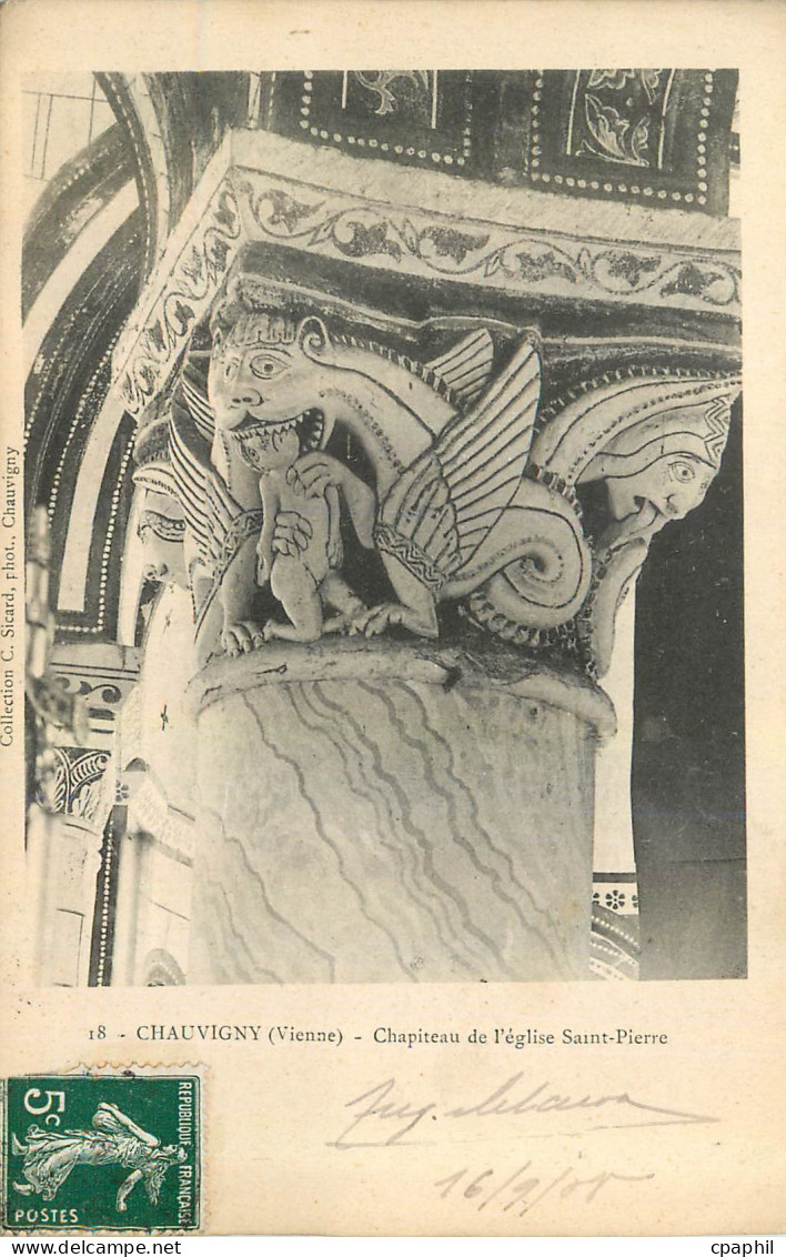 CPA Chauvigny (Vienne) Chapiteau de l'Eglise Saint Pierre