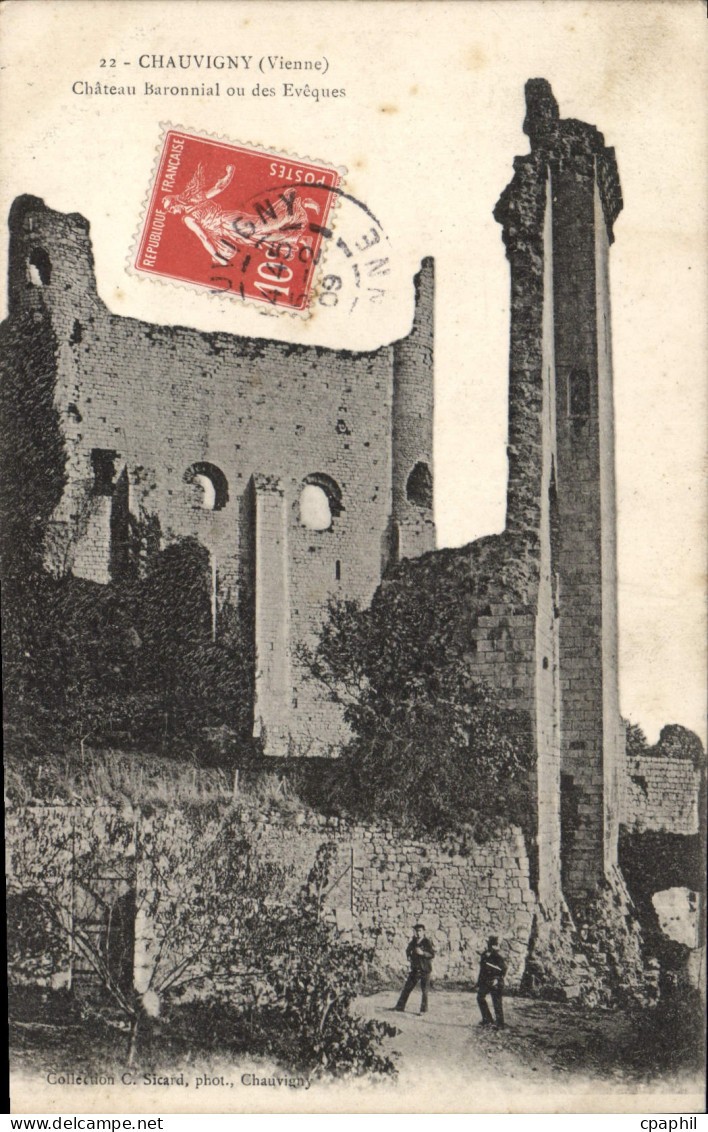 CPA Chauvigny Vienne chateau Baronnial ou des Eveques