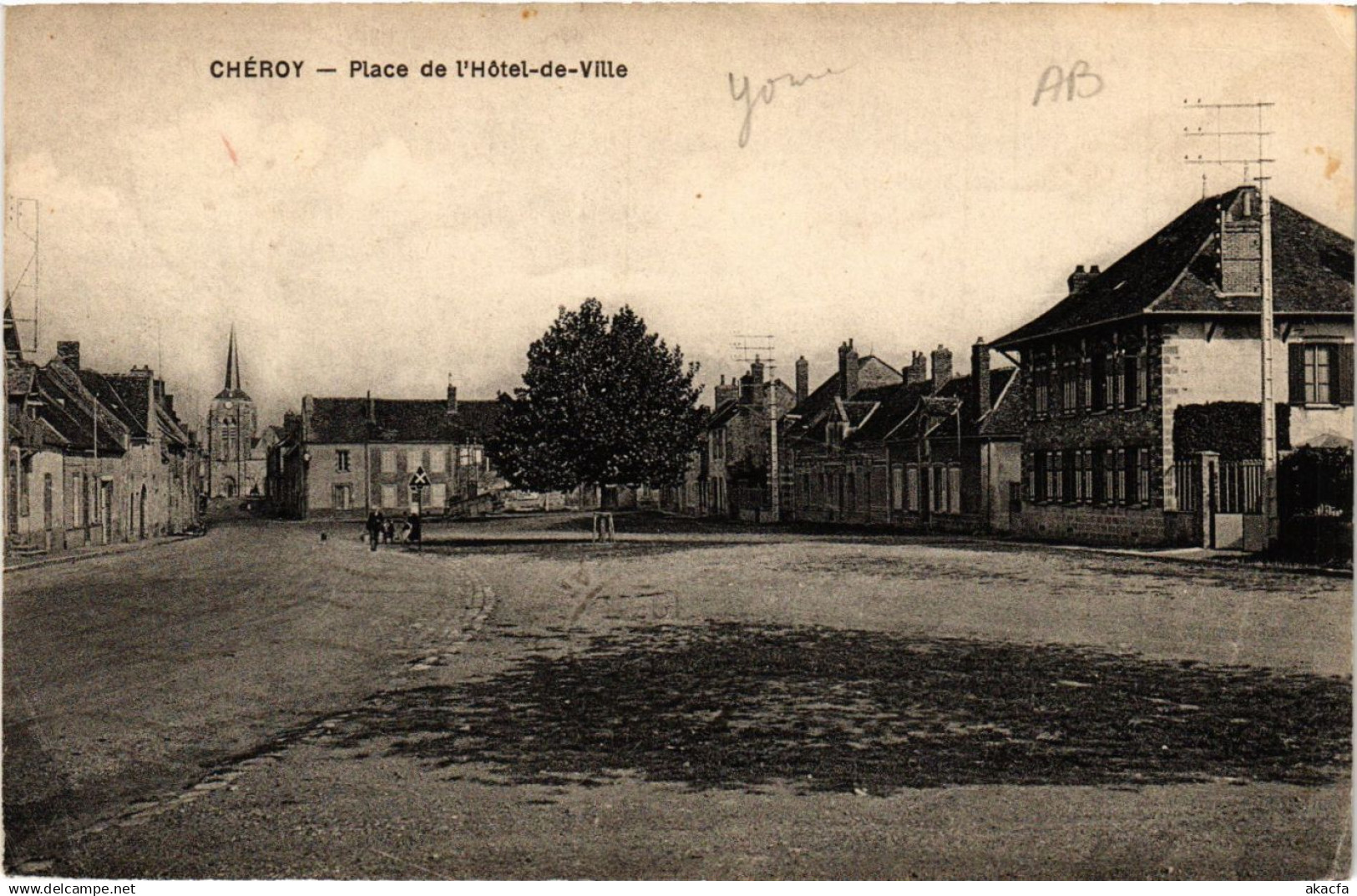 CPA CHÉROY - Place de l'Hotel-de-VILLE (658455)