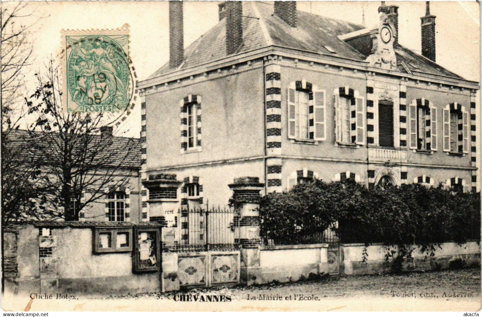 CPA Chevannes - La Mairie et l'Ecole FRANCE (960677)