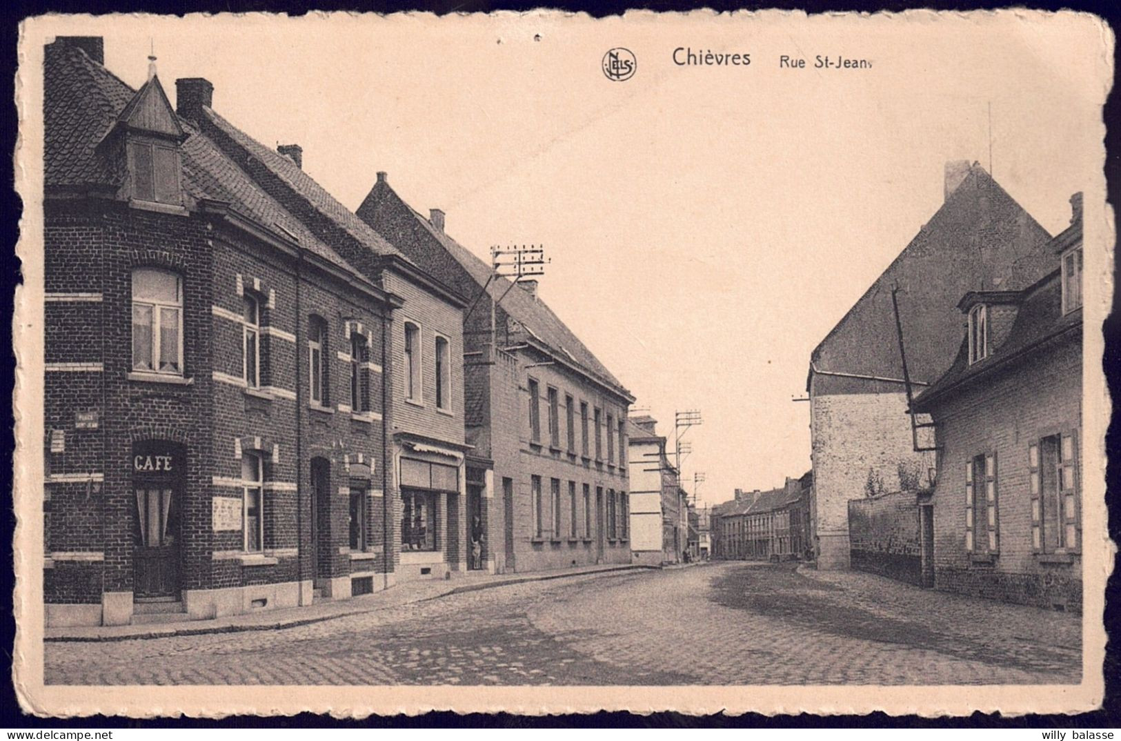 +++ CPA - CHIEVRES - Rue St Jean   //