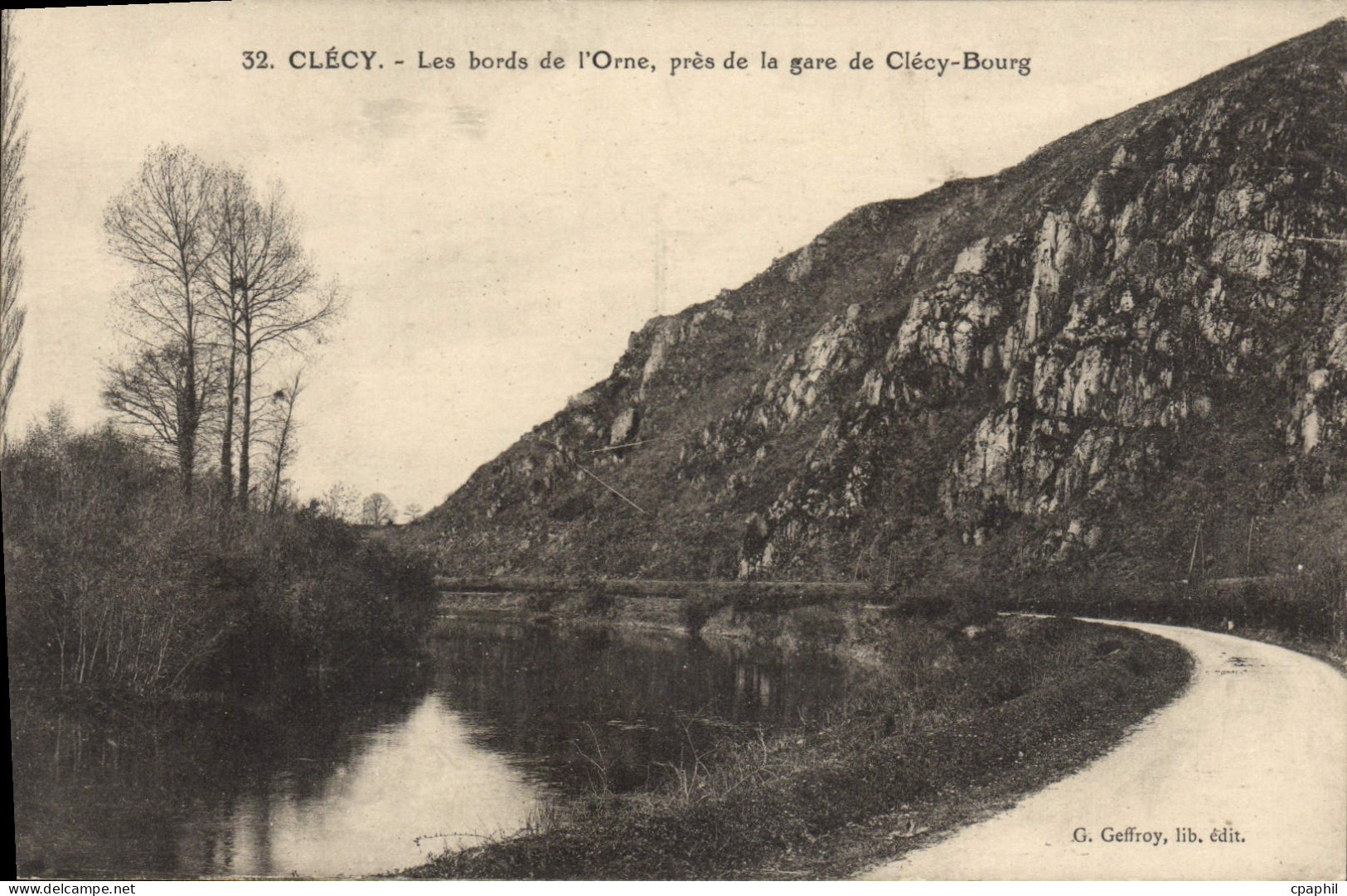 CPA Clecy les Bords de l'Orne pres de la gare de Clecy Bourg