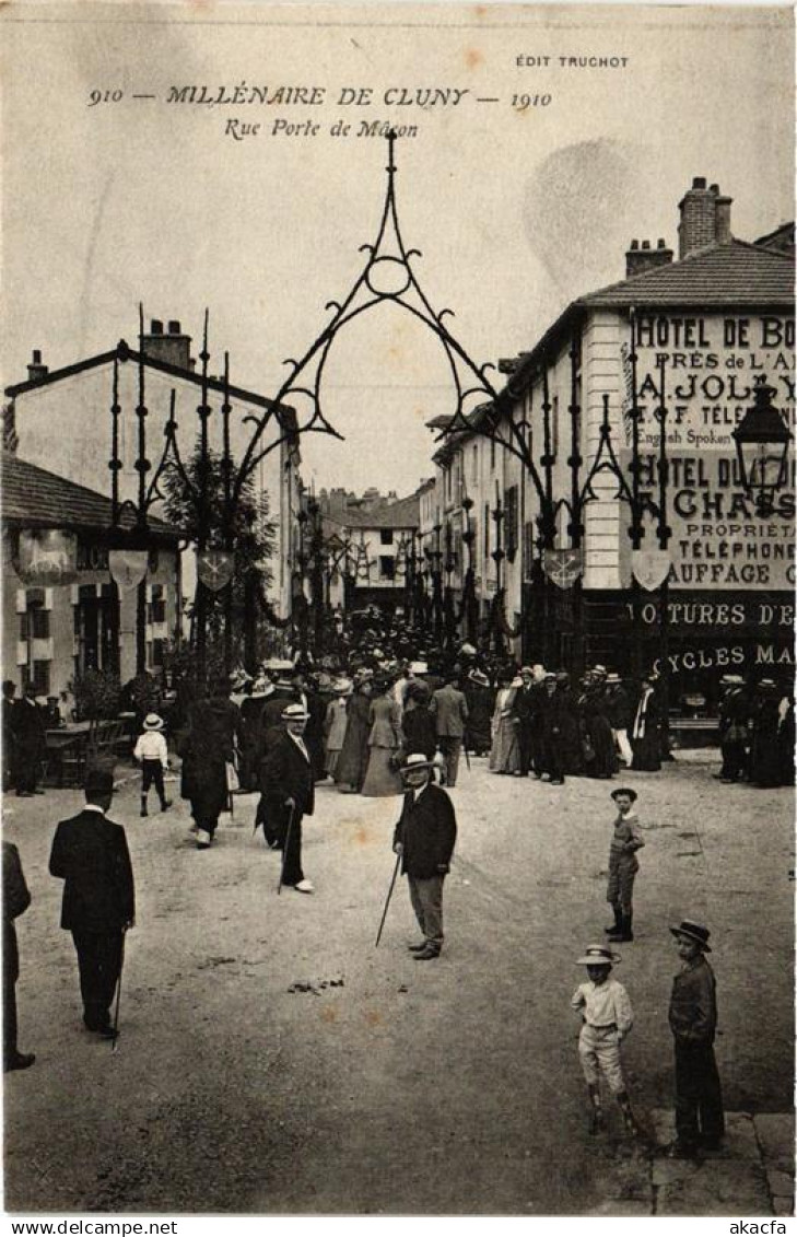 CPA CLUNY Millenaire de CLUNY Rue Porte de Macon (680460)