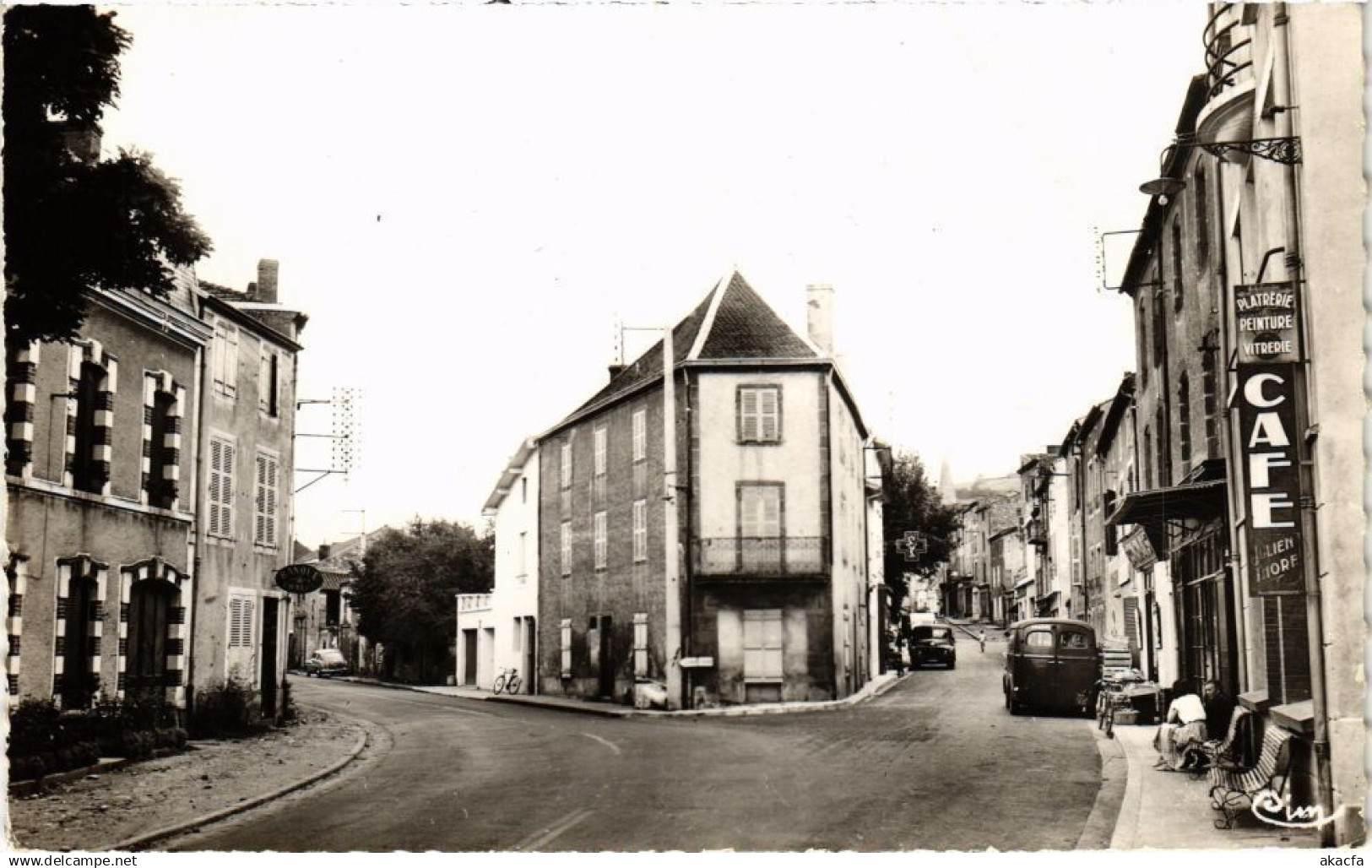 CPA COMBRONDE (P.-de-D.) - La Grande Rue (221523)