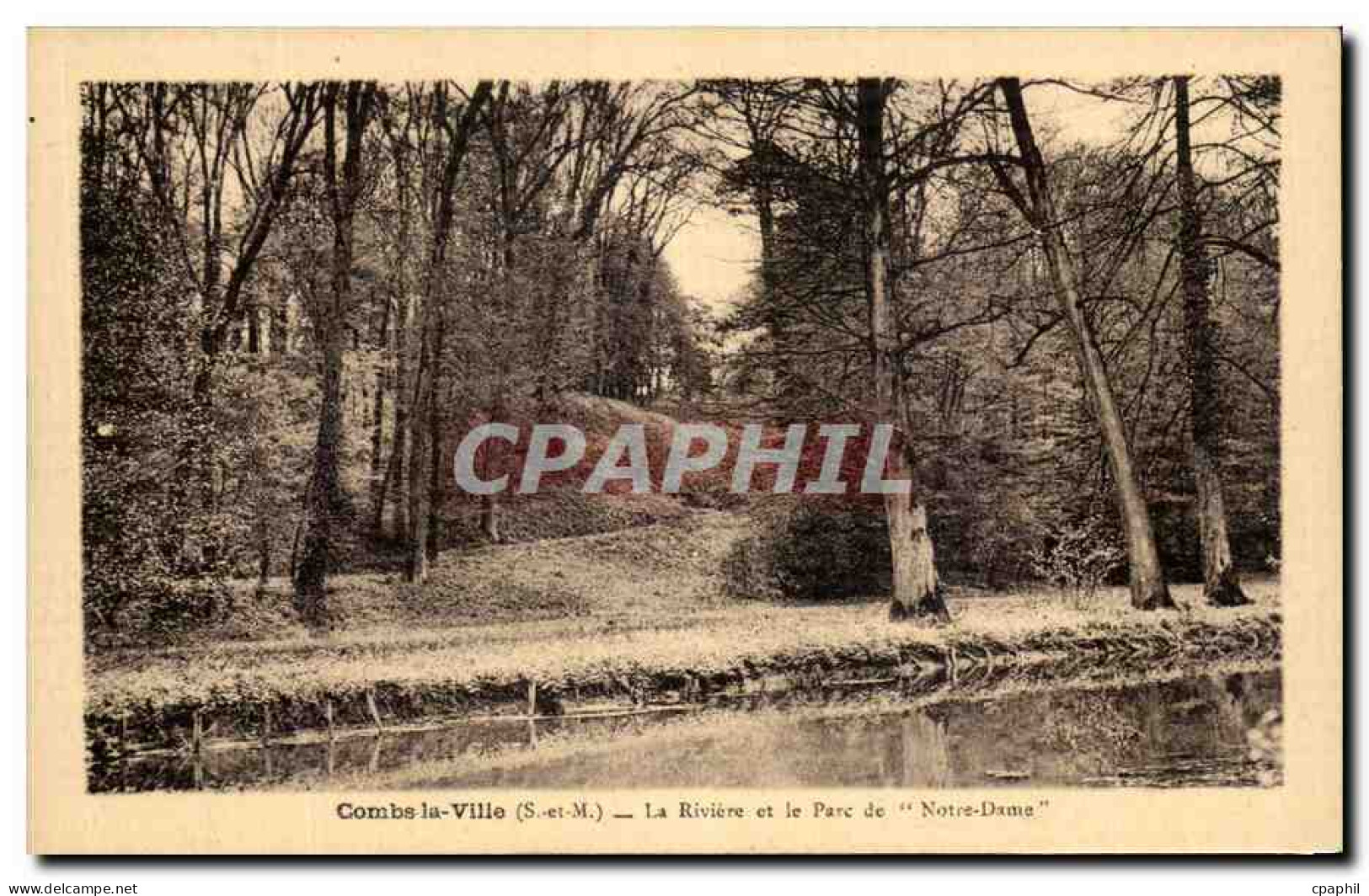 CPA Combs la Ville La Ruines et le parc de Notre Dame