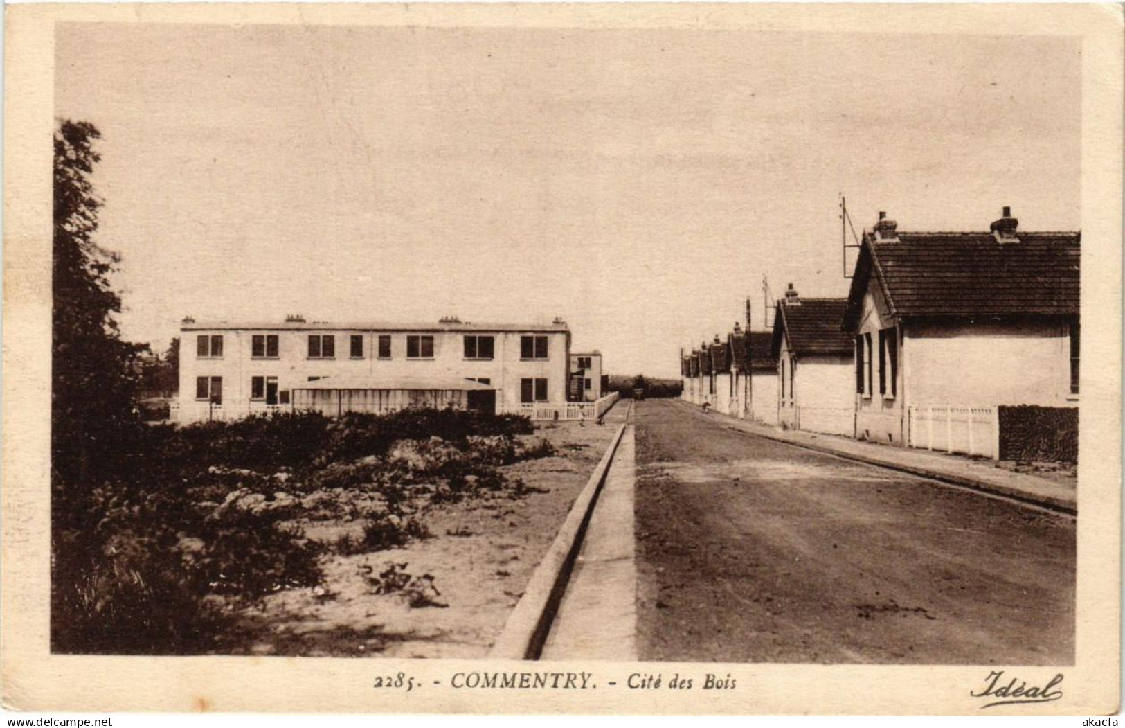 CPA COMMENTRY Cité des Bois (682575)