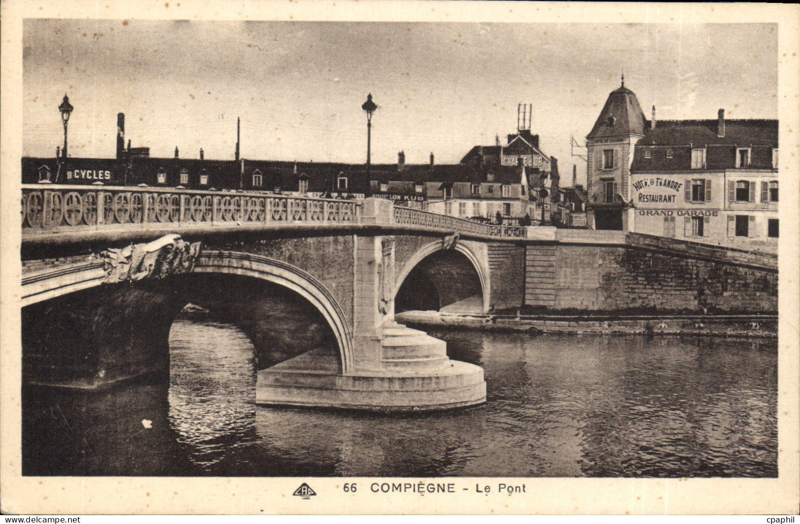 CPA Compiegne Le Port