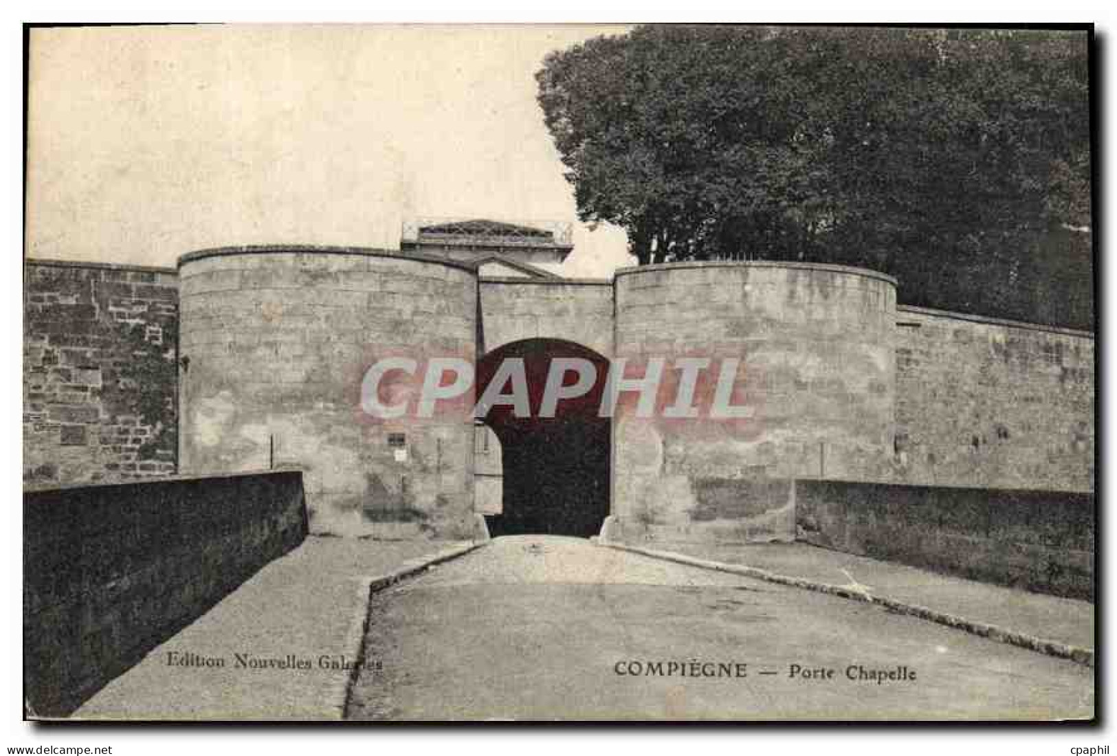 CPA Compiegne Porte Chapelle
