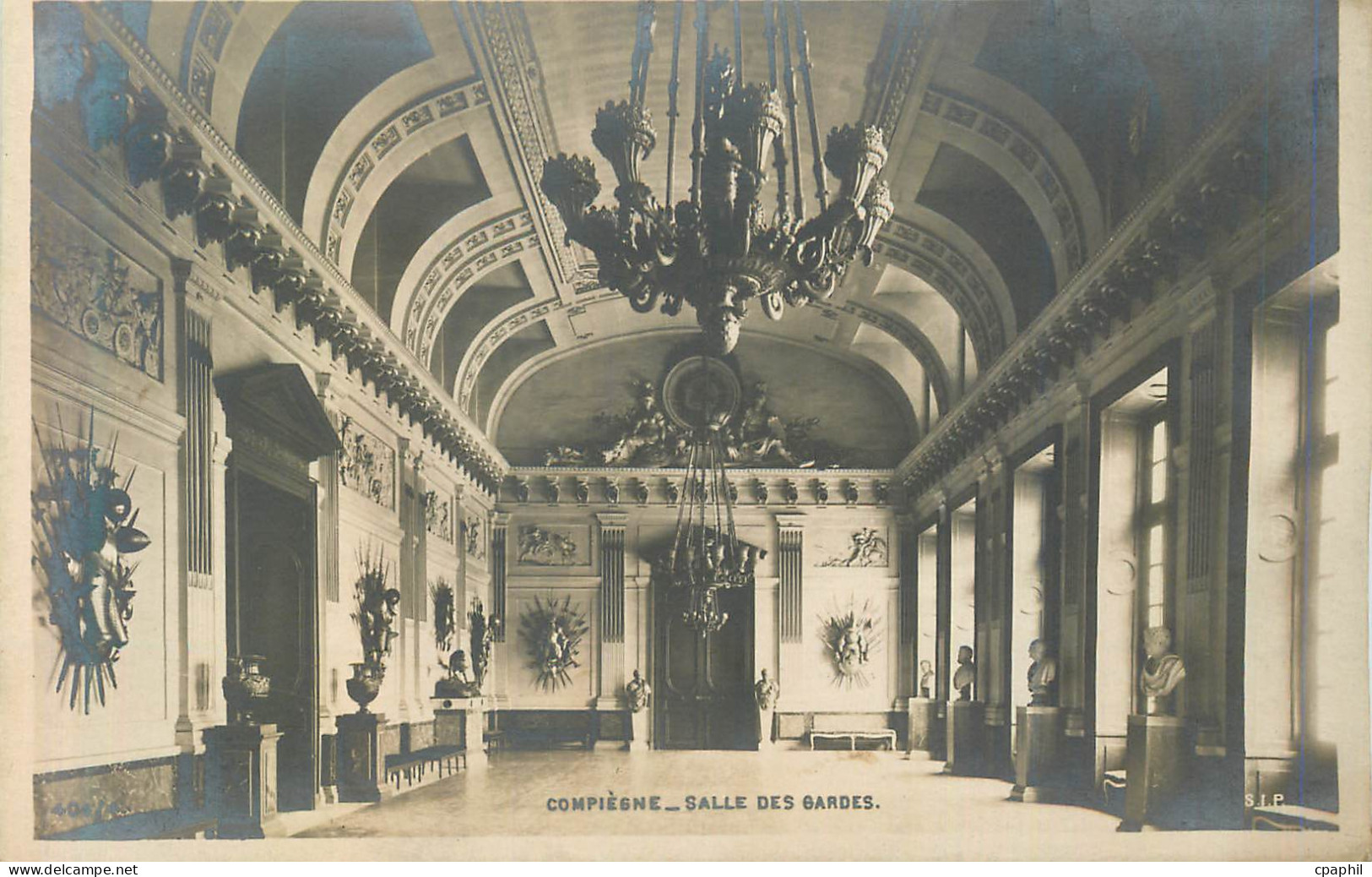 CPA Compiegne Salle des Bandes