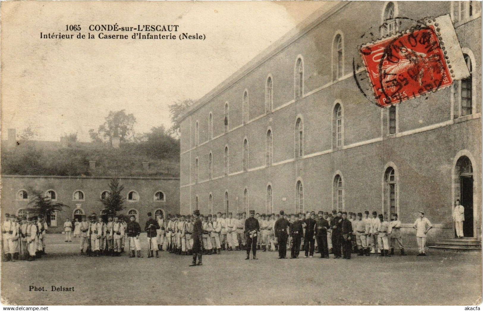 CPA CONDÉ-sur-ESCAUT - Interieur de la caserne d'infanterie (190659)